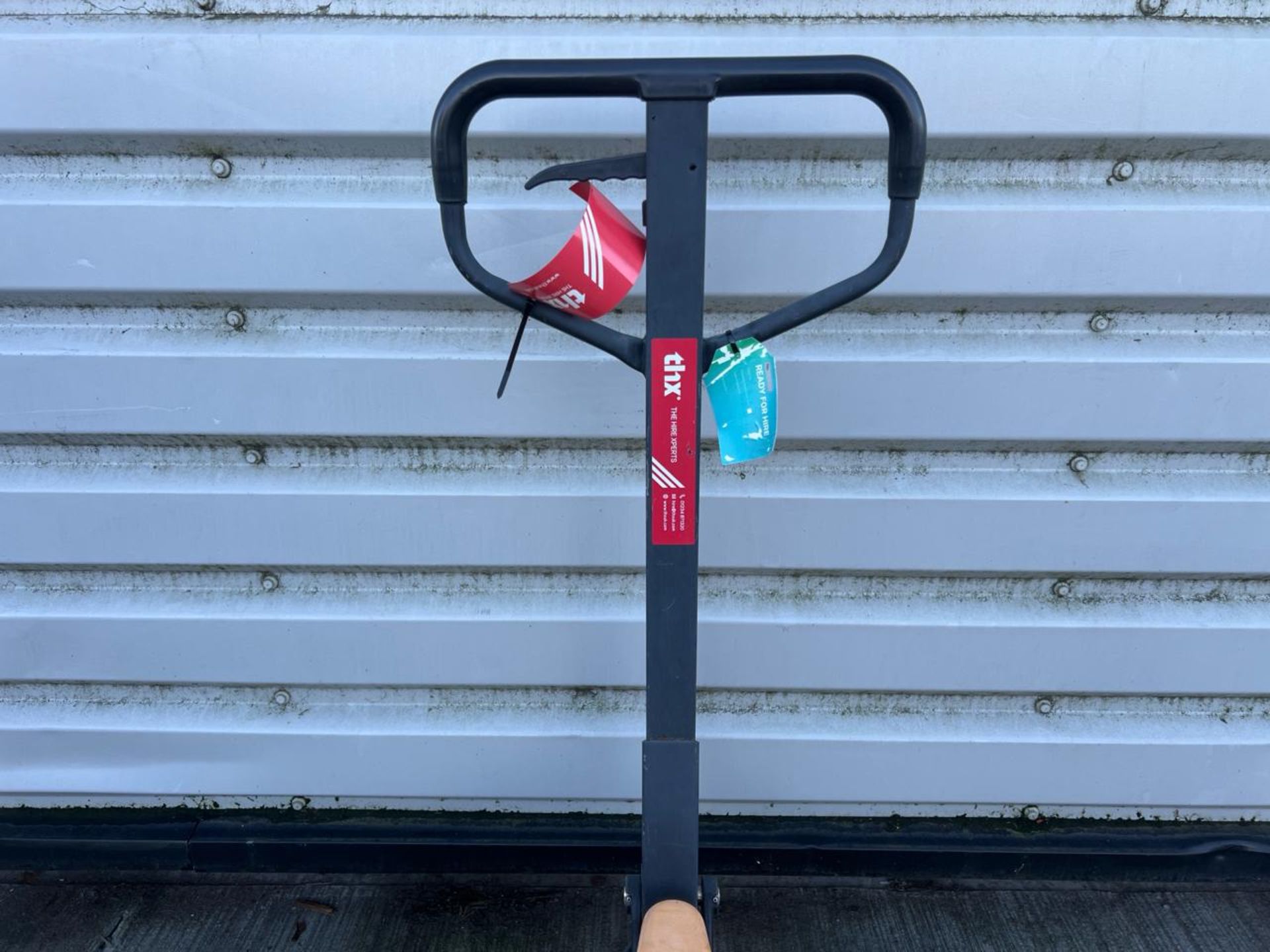 Manual Pallet Truck - 2000Kg - 2M. S/N: J22072934-2/012-THX22040 - No Reserve - Image 9 of 9