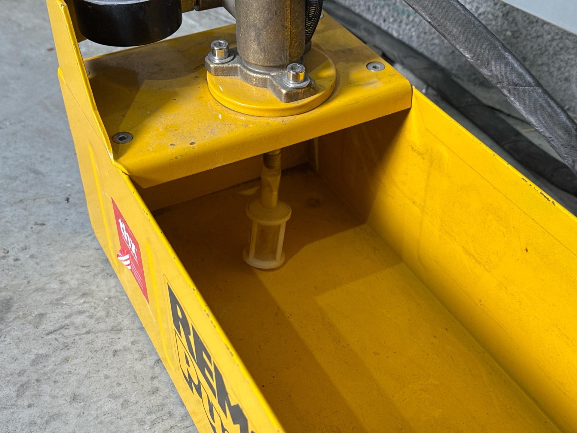 REMS Push Manual Pressure Pump - THX23995 - No Reserve - Image 2 of 5