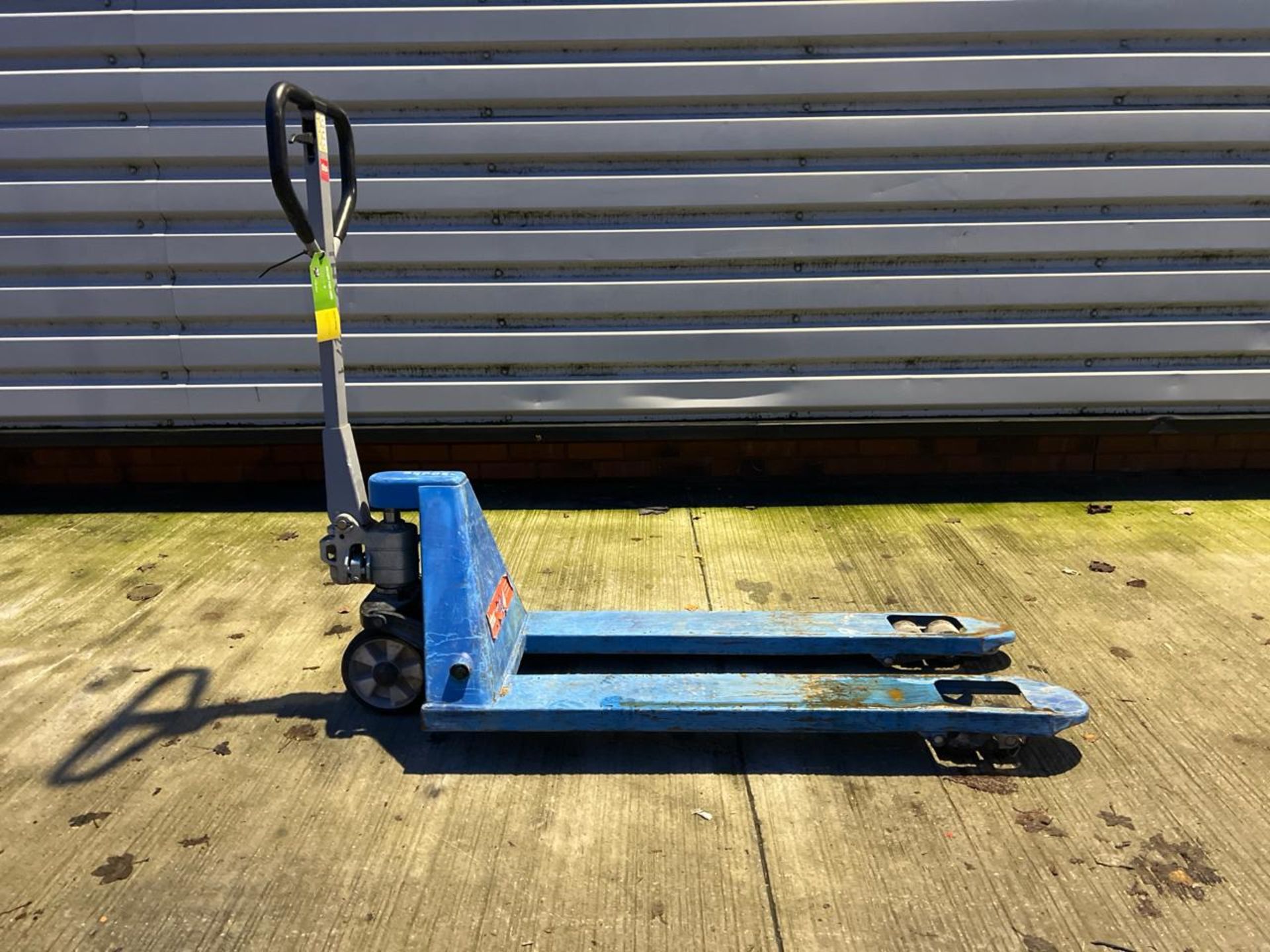 Manual Pallet Truck THX12771 - No reserve - Image 2 of 6