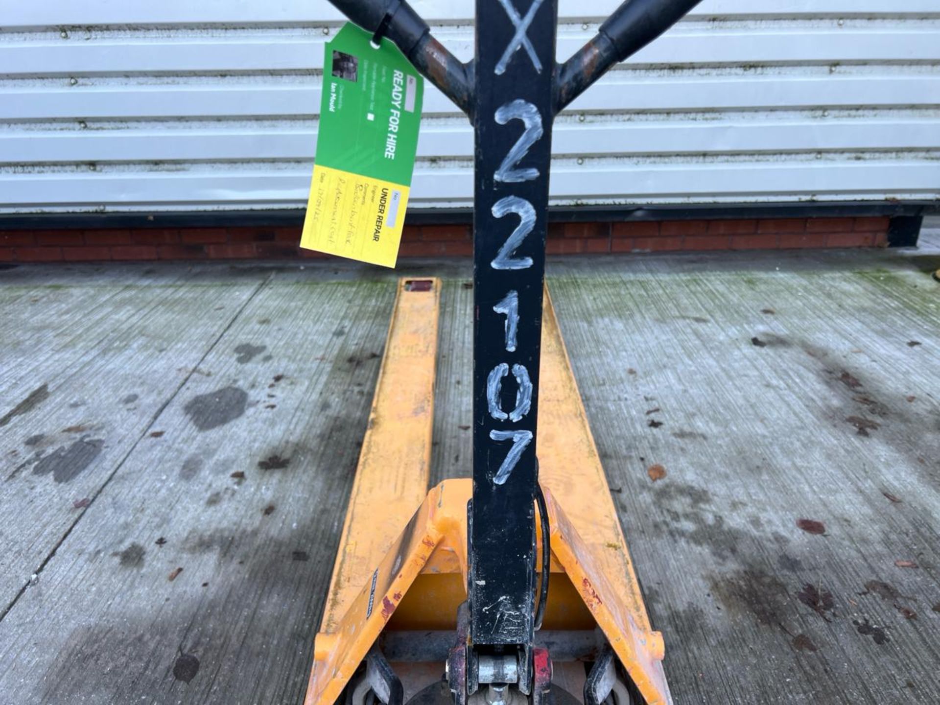 Manual Pallet Truck - 2000Kg - 2M - Braked. S/N: J24072934-1/032-THX22107 - No Reserve - Image 6 of 12