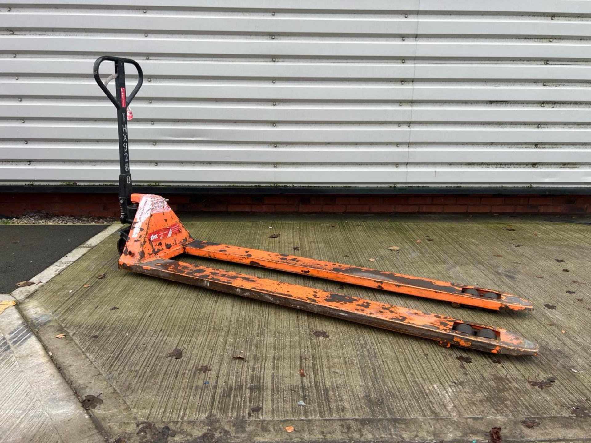 Manual Pallet Truck THX9288 - No Reserve