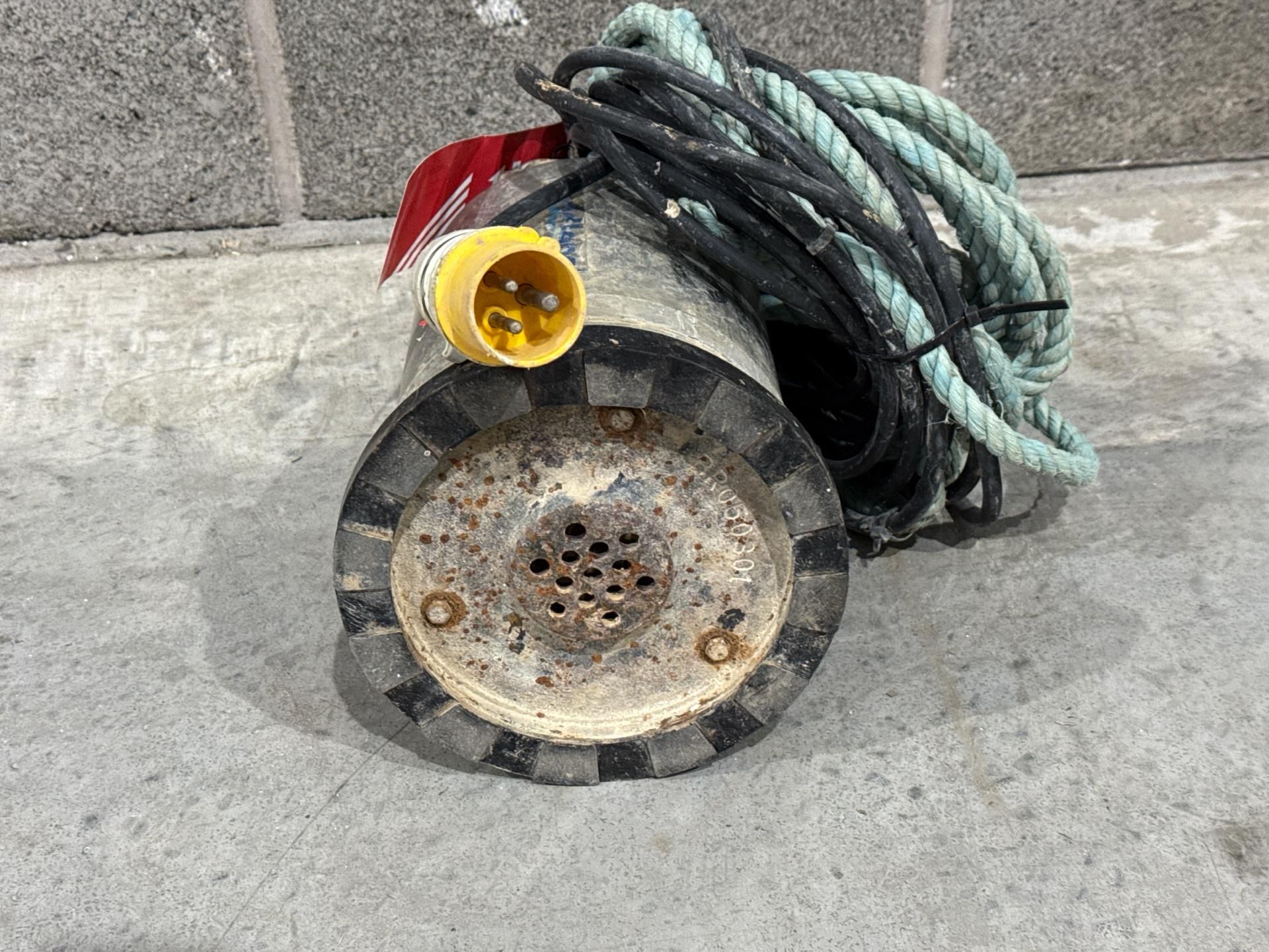 Puddle Pal 2â€ Puddle Pump - Thx8199 - No Reserve - Image 3 of 4