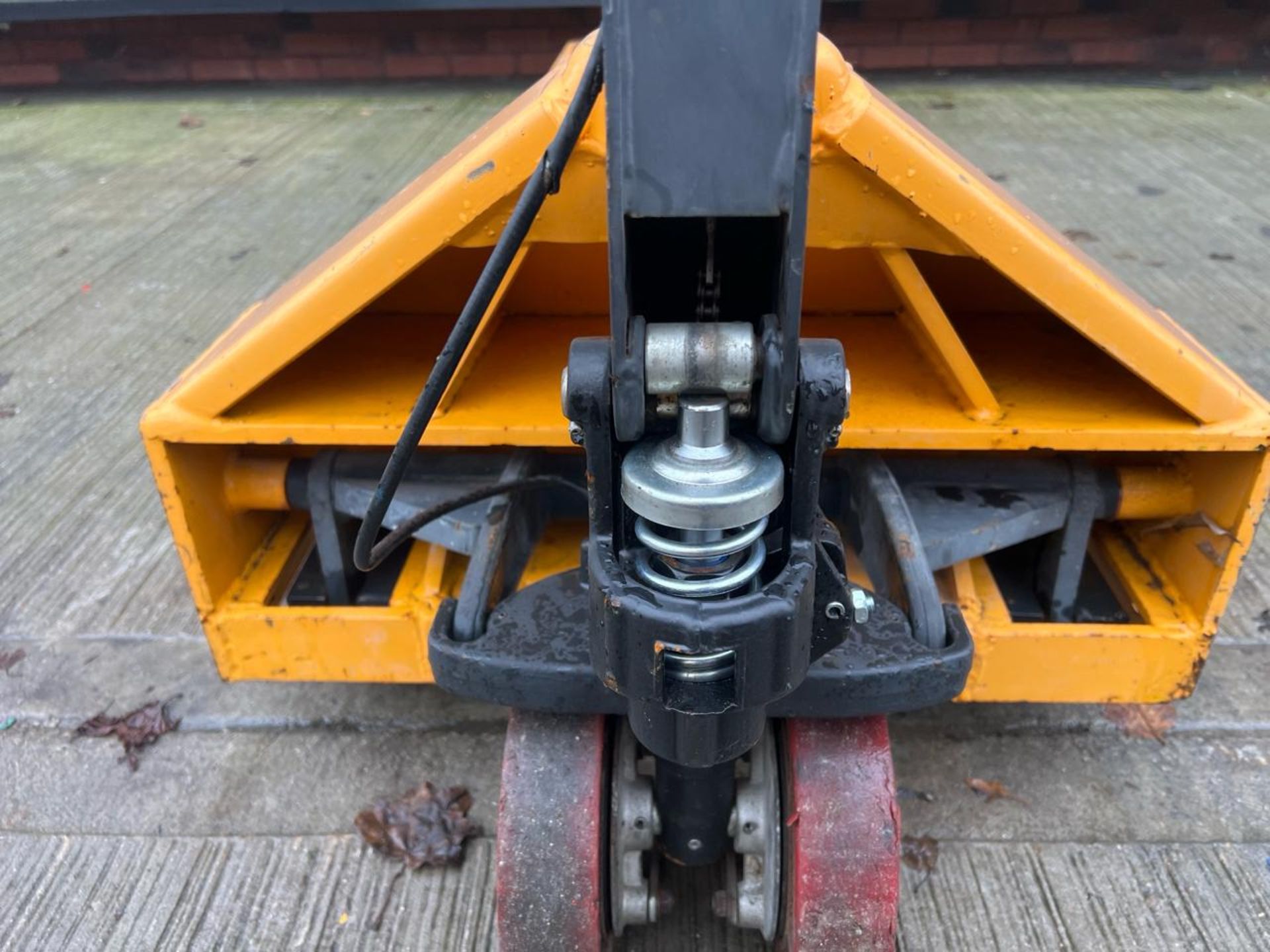 Manual Pallet Trucks - 3500Kg - 2.5M - Braked. S/N: J22052934-1/031-THX14162 - No Reserve - Image 5 of 9