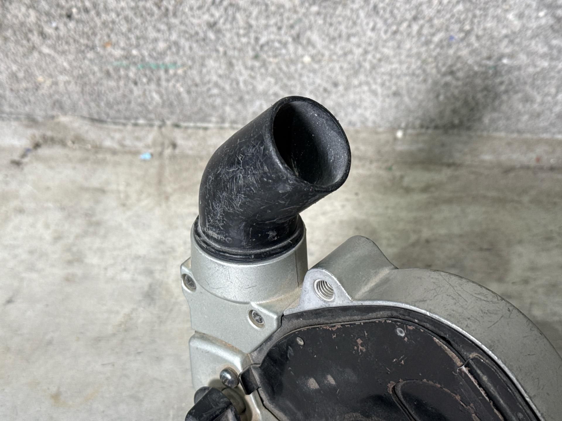 Makita Guard Assembly For Mitre Saw - THX15988 - No Reserve - Image 4 of 4