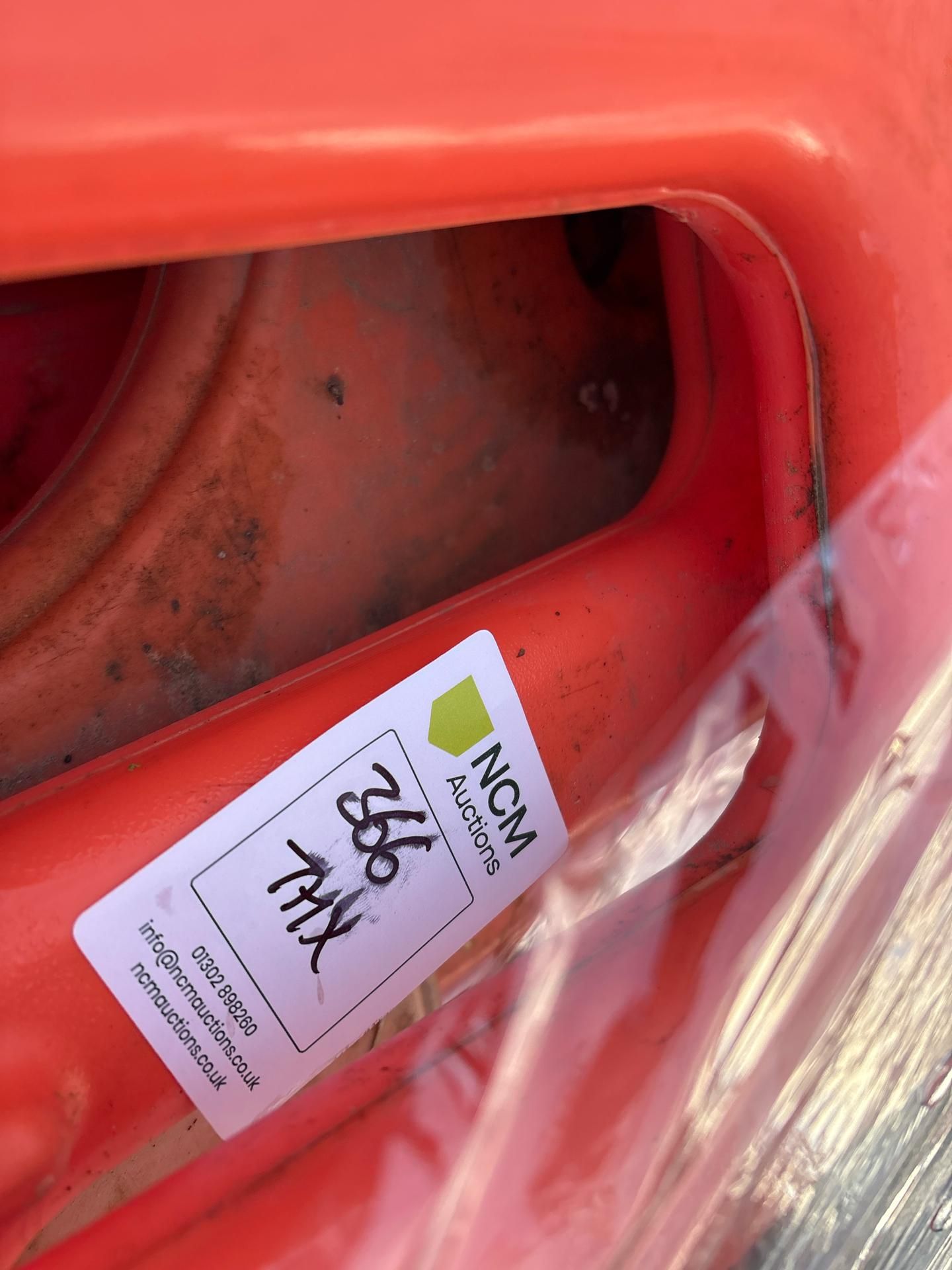 Pallet of Orange Plastic Saftey Barriers - No reserve - Image 5 of 6