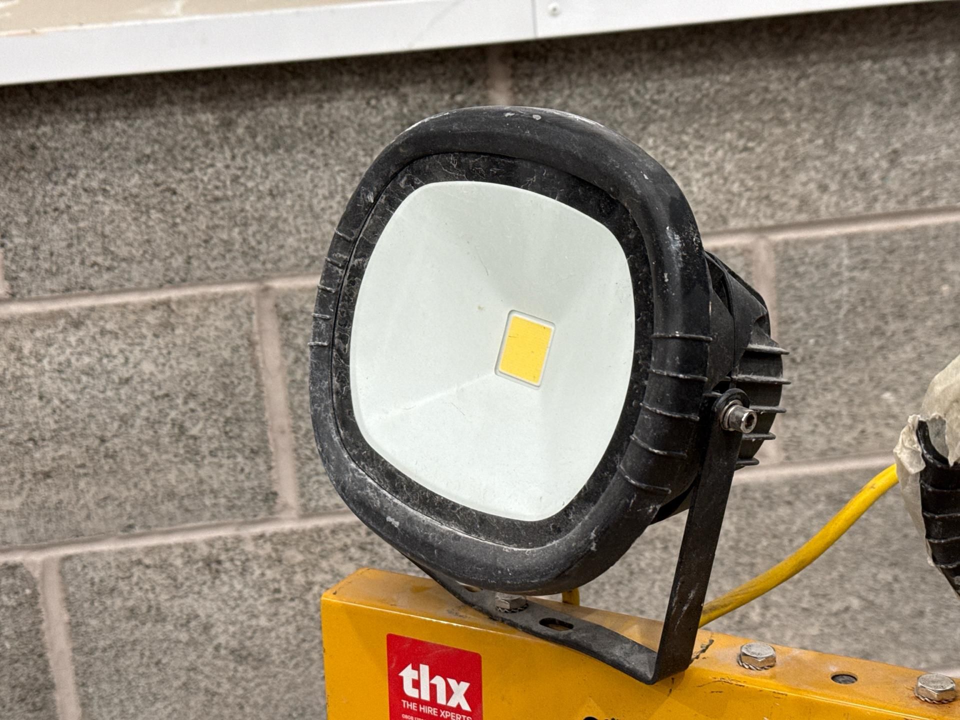 V Twin Head Led With Power Take Off - Thx19469 - No Reserve - Image 4 of 8