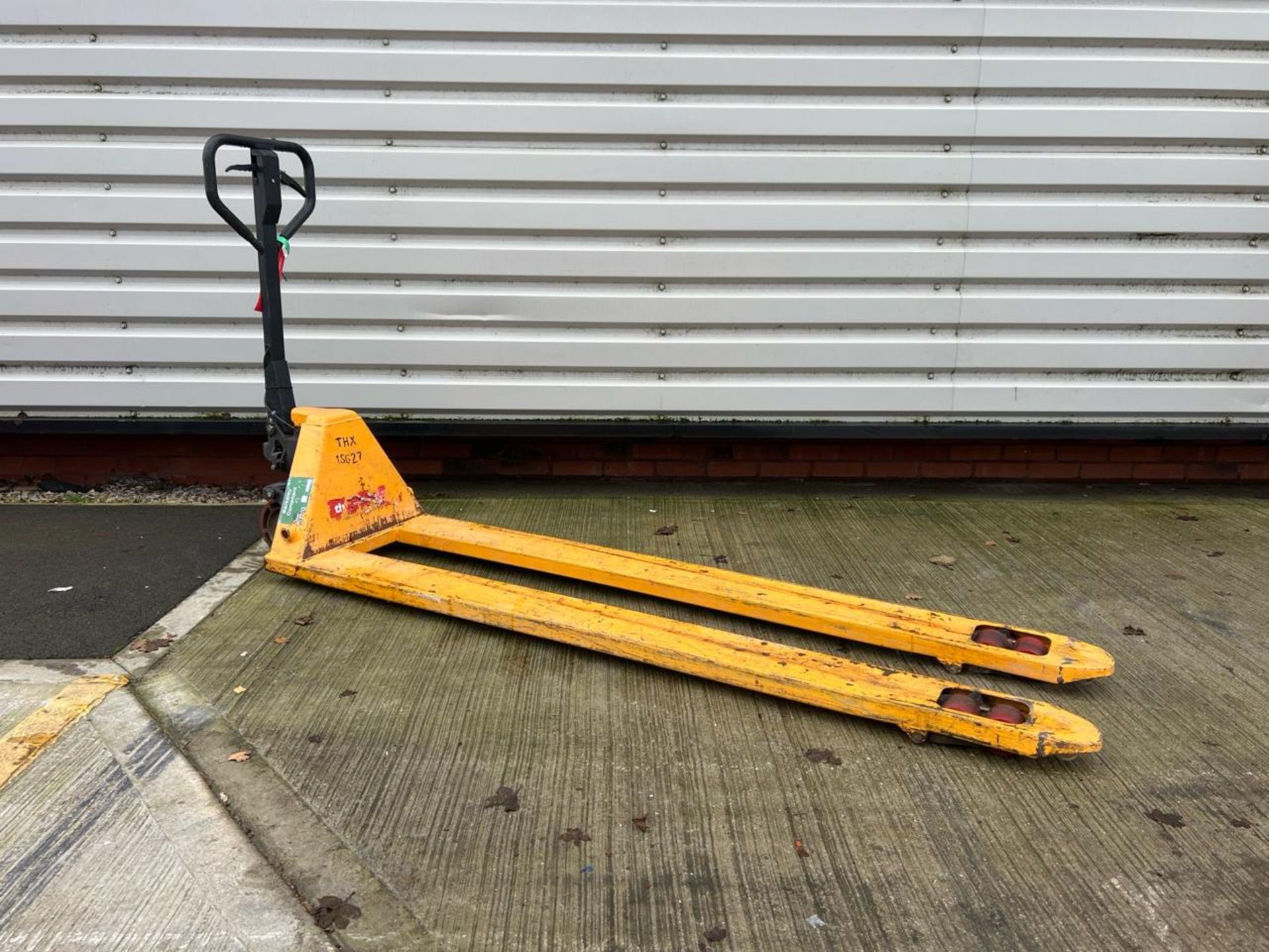 Manual Pallet Truck - 2000Kg - 2M - Braked. S/N: J22102934-1/076-THX15627 - No Reserve