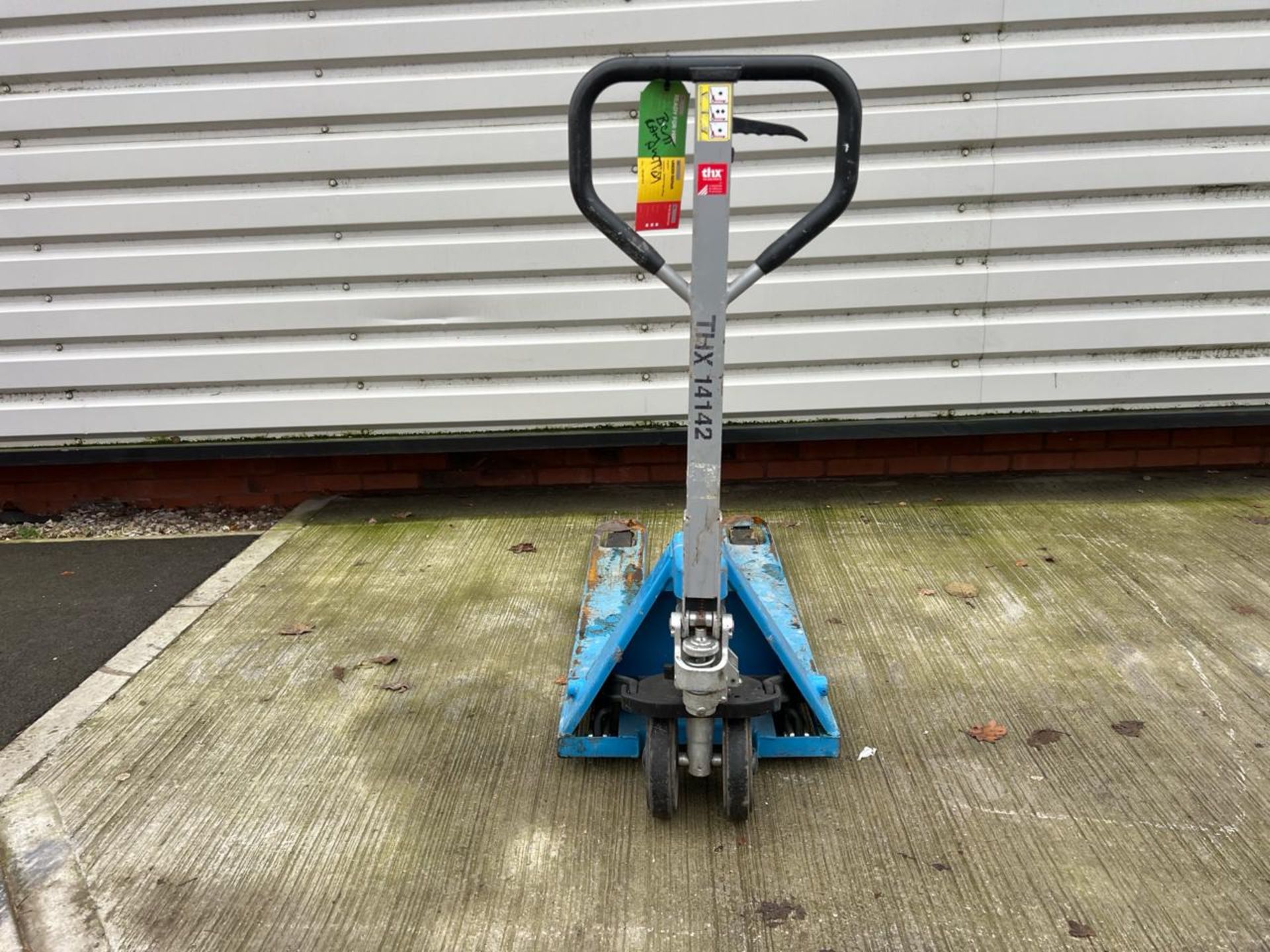 Manual Pallet Truck THX14142 - No reserve - Image 3 of 6