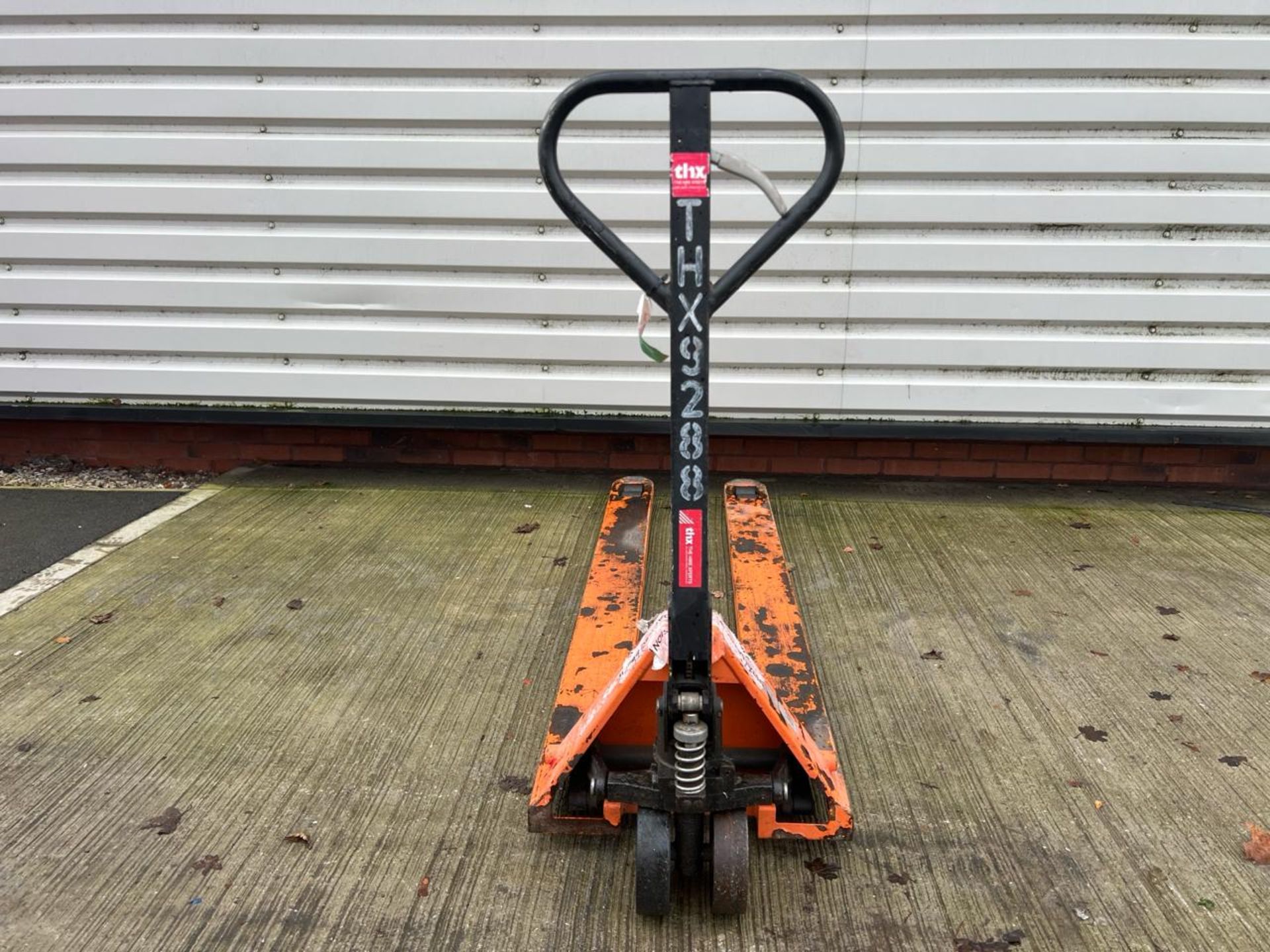 Manual Pallet Truck THX9288 - No Reserve - Image 3 of 11