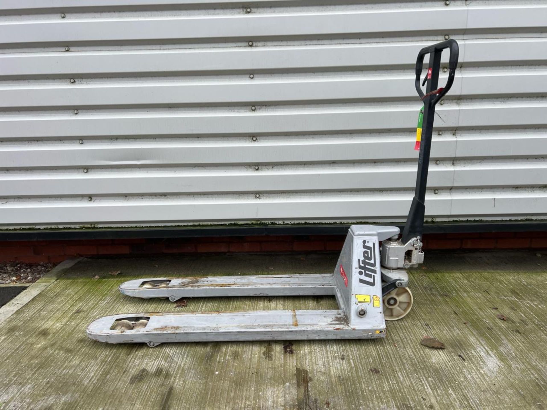 Manual Pallet Truck THX22259 - No reserve - Image 5 of 7