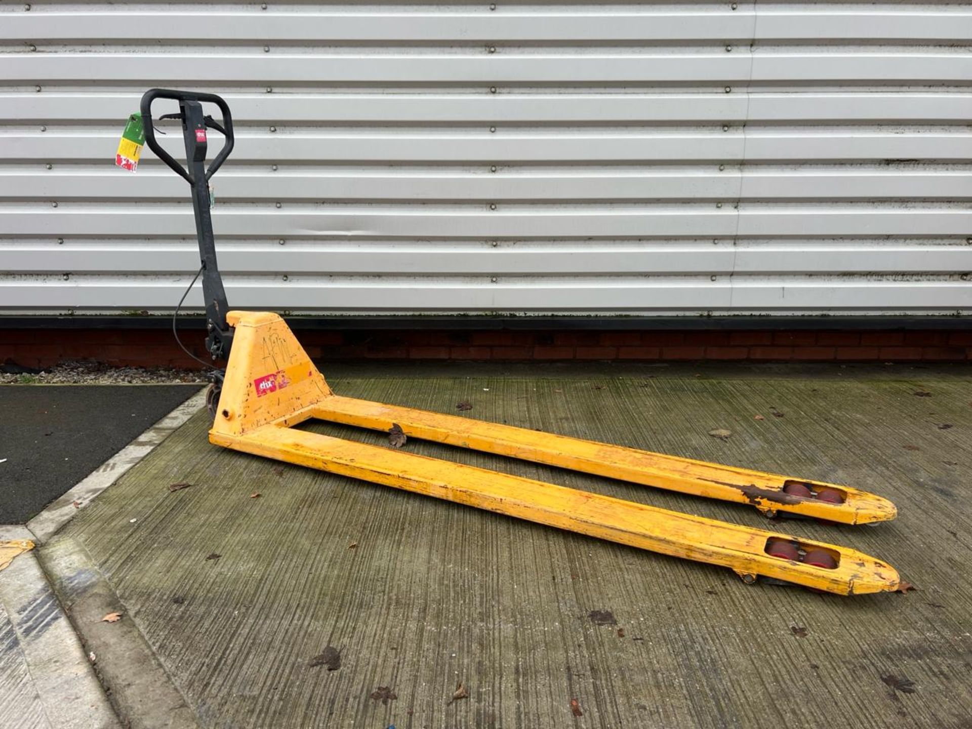 Manual Pallet Truck - 2000Kg - 2M - Braked. S/N: J23082934-1/026-THX17567 - No Reserve