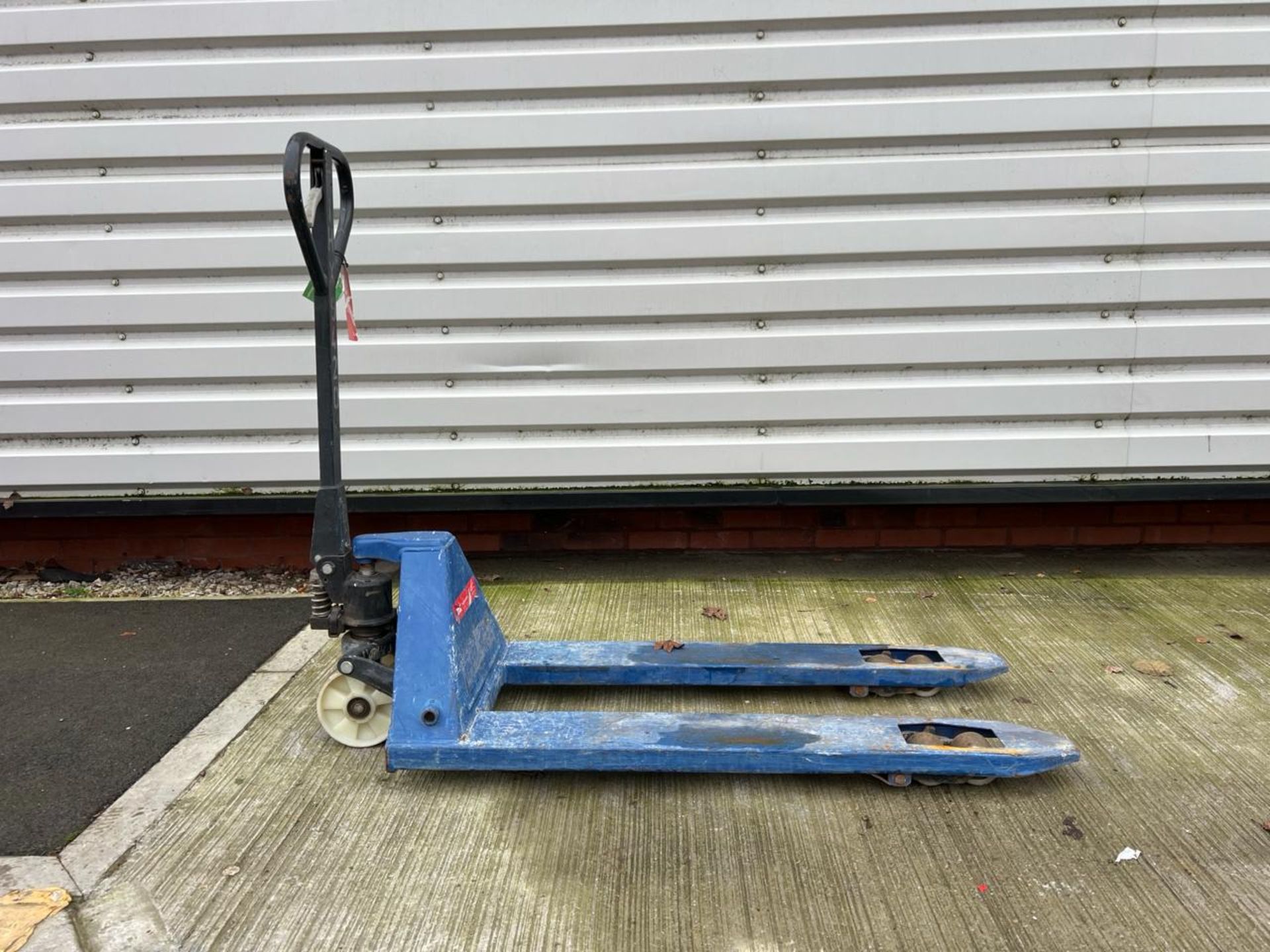 Manual Pallet Truck THX9420 - No reserve - Image 2 of 6