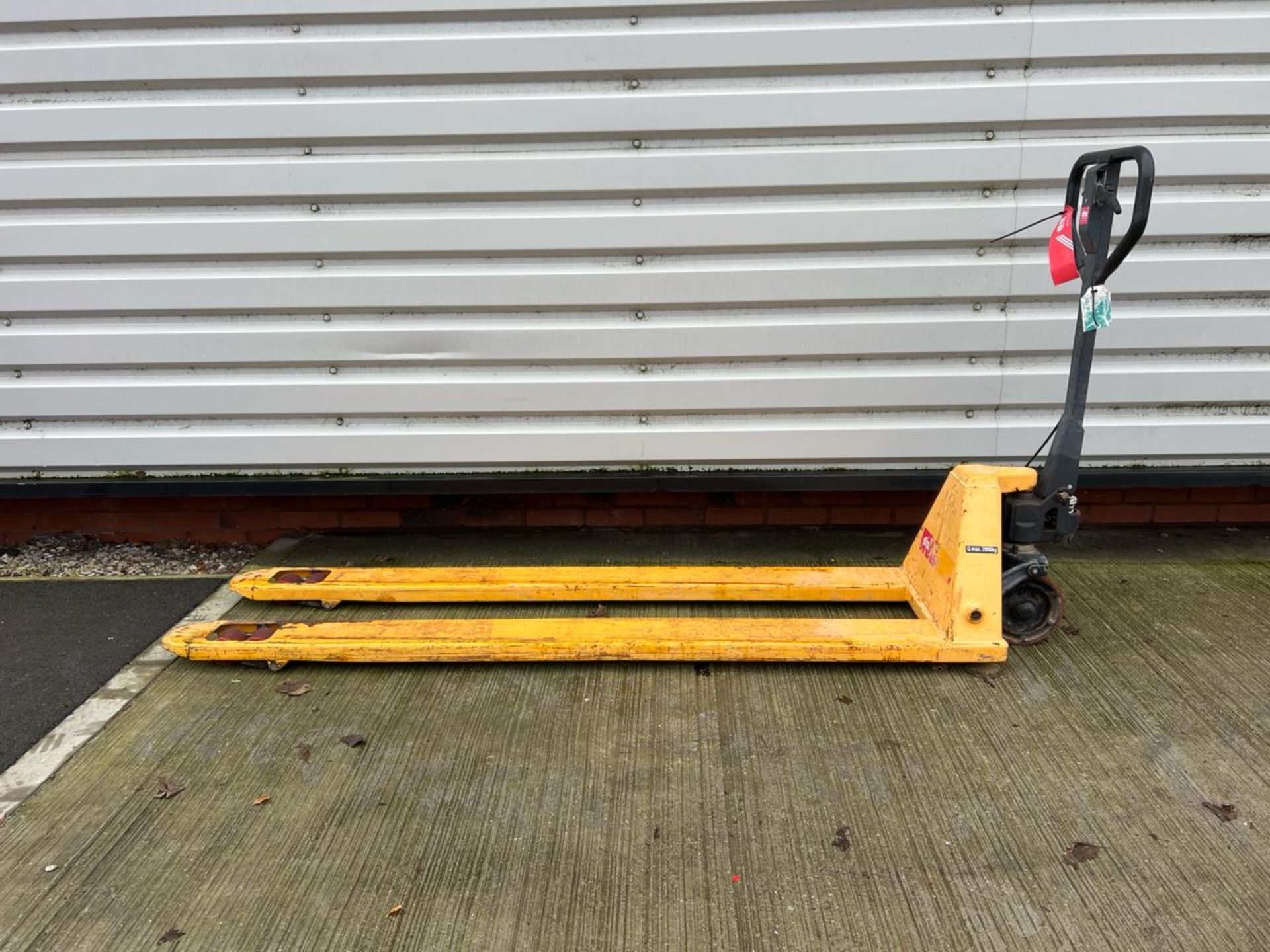 Manual Pallet Truck - 2000Kg - 2M - Braked. S/N: J23082934-1/026-THX17567 - No Reserve - Image 7 of 10