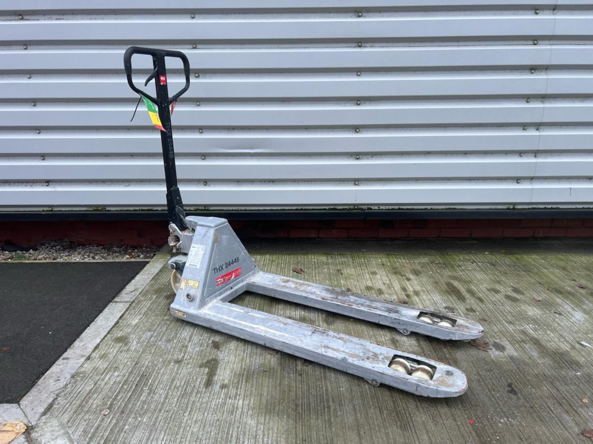 Pallet Truck 540Mm X 1150Mm 2500Kg. S/N: 41476-161-THX24446 - No reserve