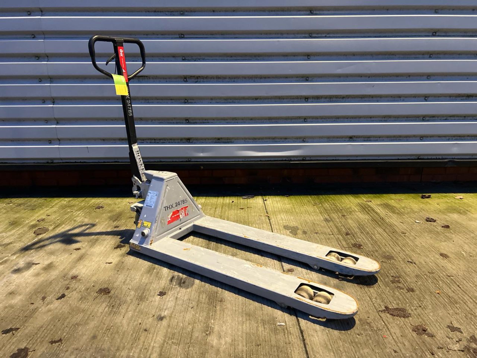 Manual Pallet Truck THX24785 - No reserve
