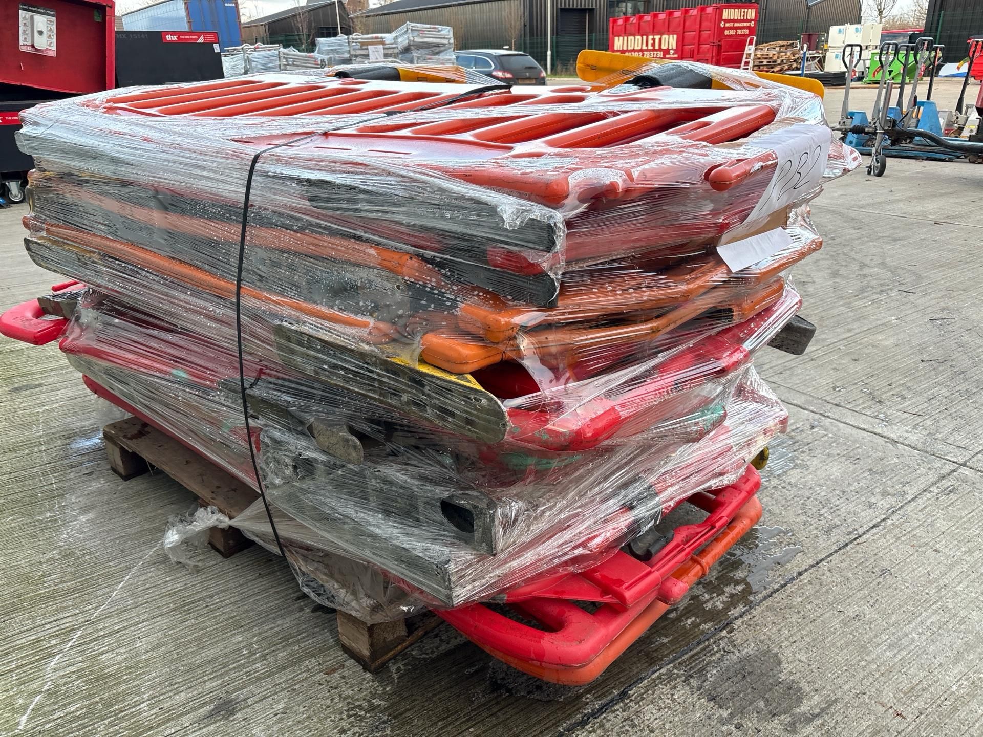 Pallet of Orange Plastic Saftey Barriers - No reserve - Image 6 of 6