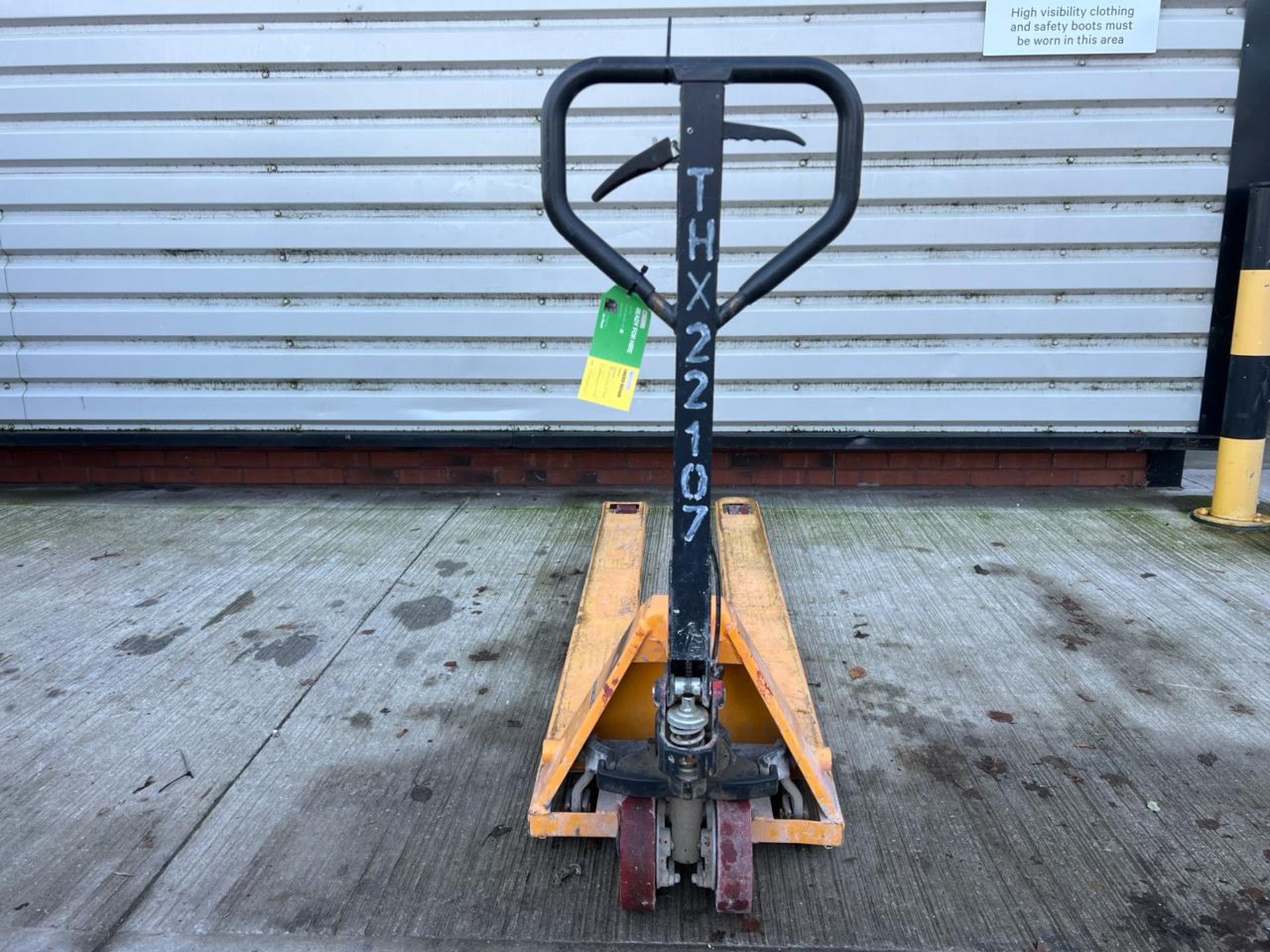 Manual Pallet Truck - 2000Kg - 2M - Braked. S/N: J24072934-1/032-THX22107 - No Reserve - Image 3 of 12