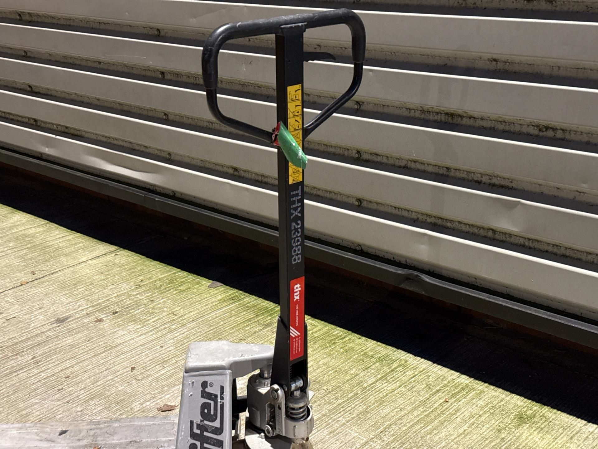 Lifter Grey Pallet Truck - THX23988 - No Reserve - Image 5 of 5