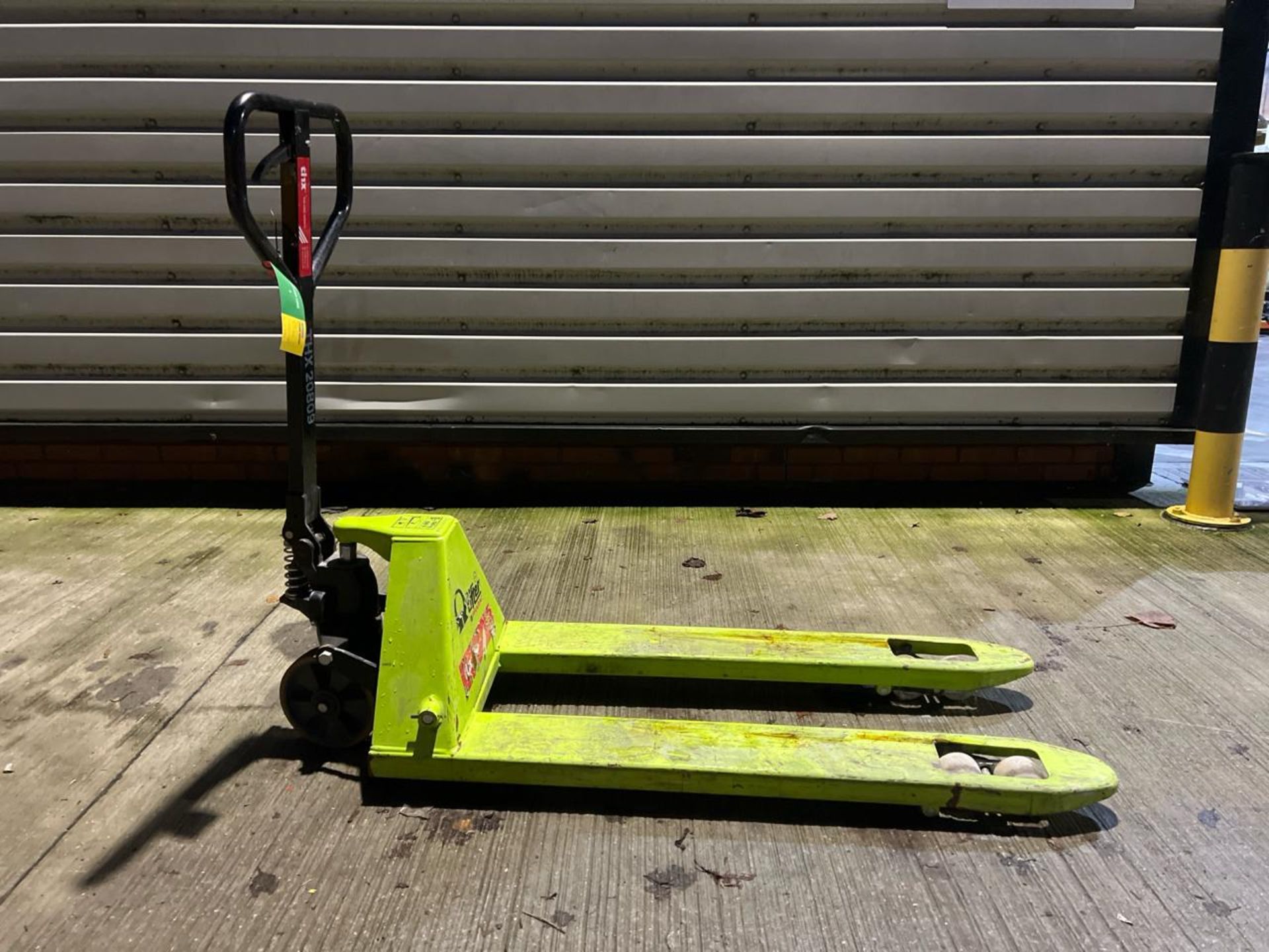 Manual Pallet Truck THX20809 - No reserve - Image 2 of 7