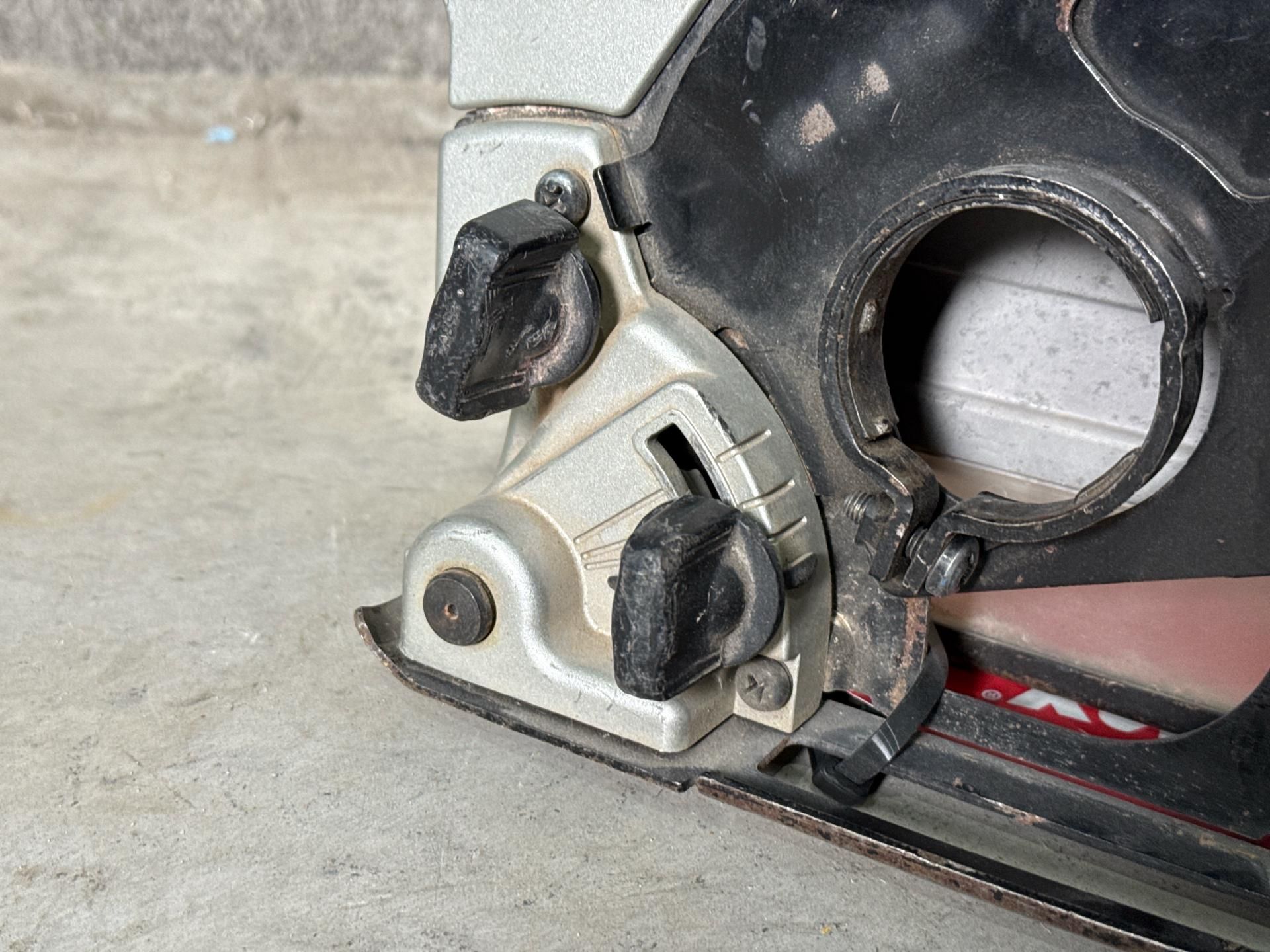 Makita Guard Assembly For Mitre Saw - THX15988 - No Reserve - Image 3 of 4