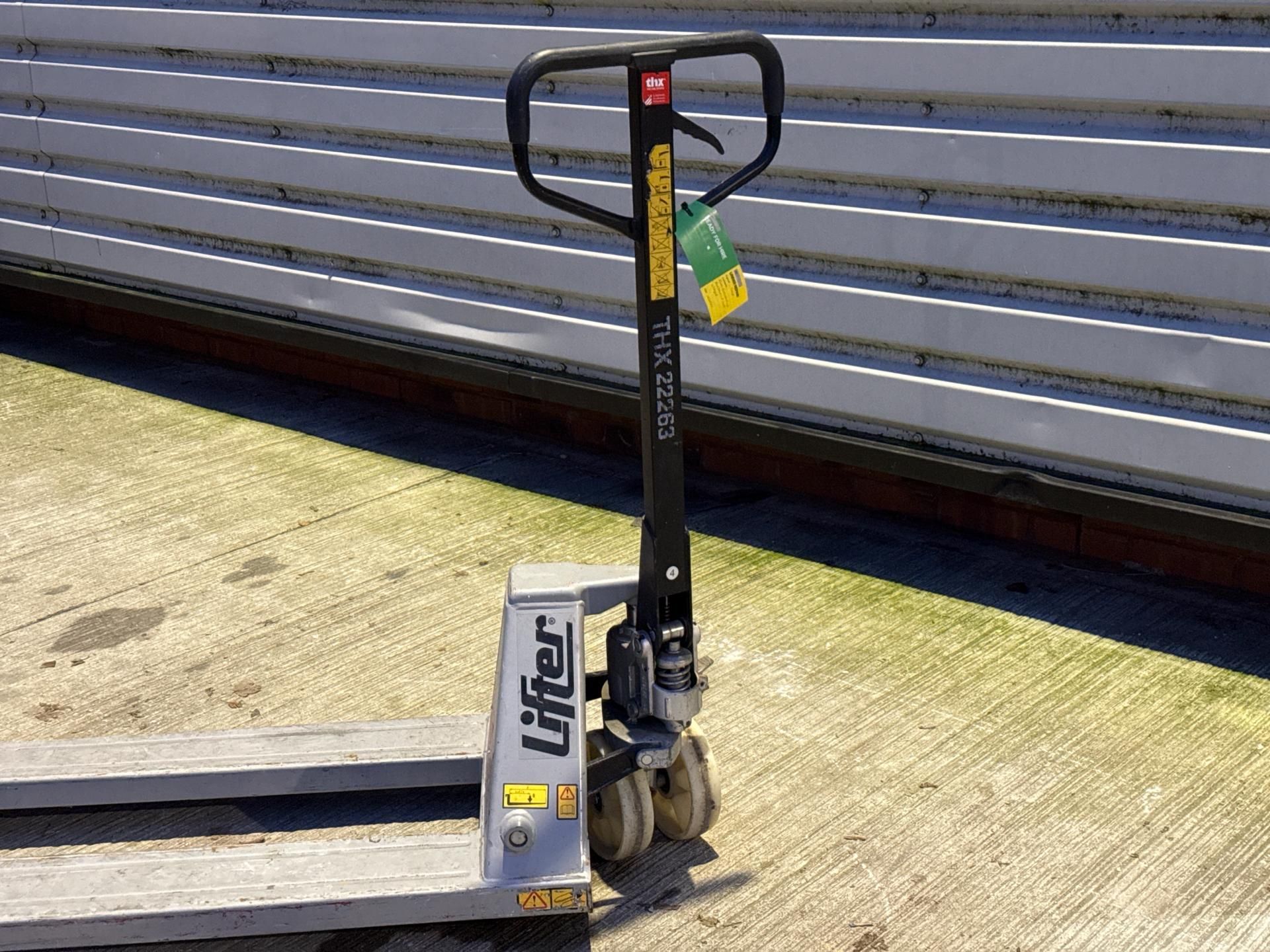 Lifter Grey Pallet Truck - THX22263 - No Reserve - Image 4 of 5