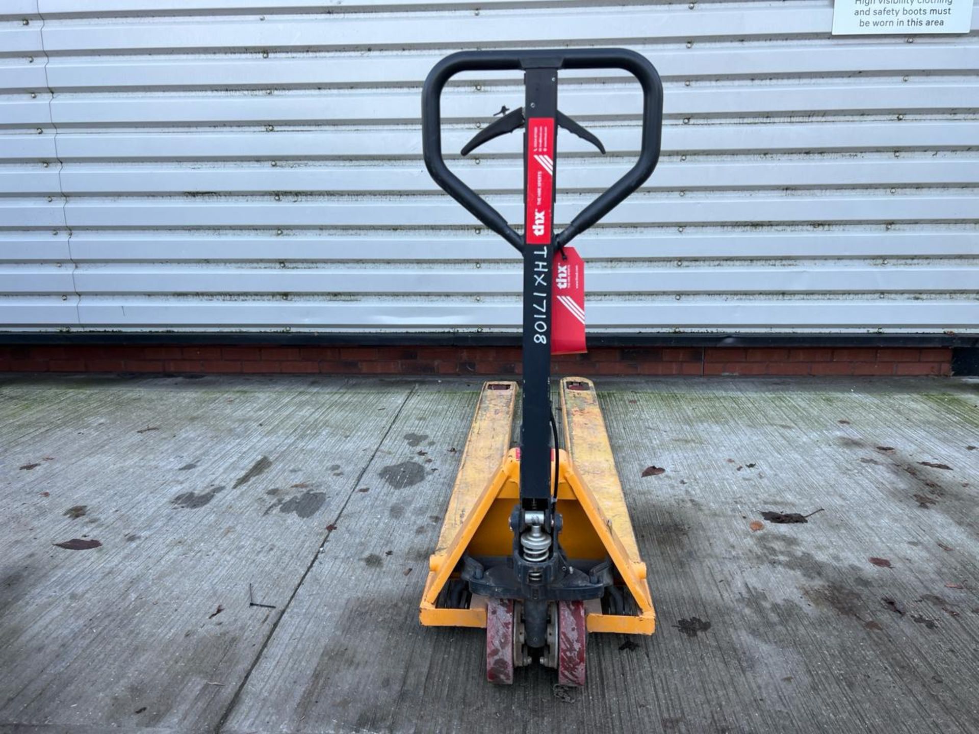 Manual Pallet Truck - 2000Kg - 2M - Braked. S/N: J23052934-3/050-THX17108 - No Reserve - Image 3 of 10