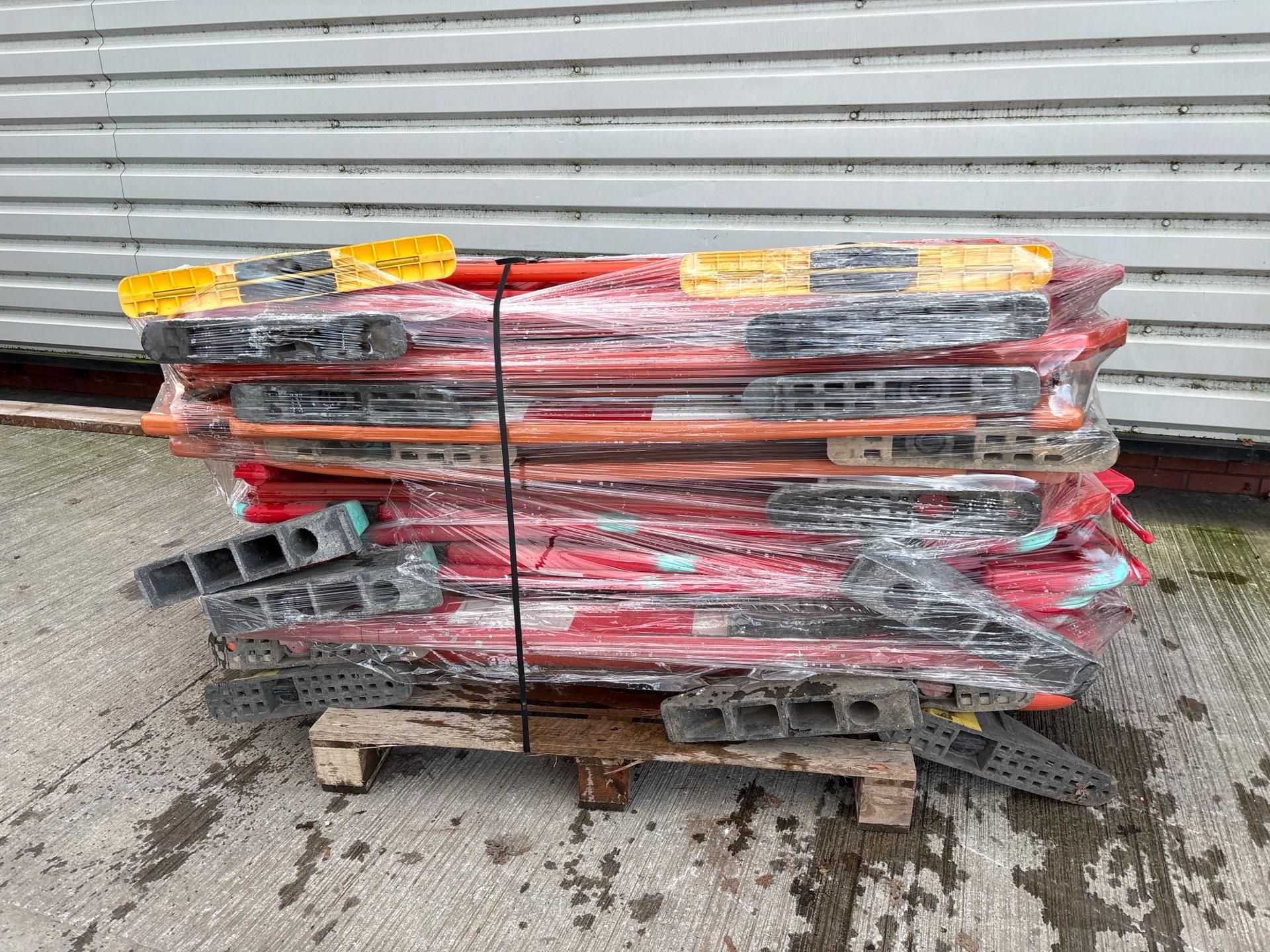 Pallet of Orange Plastic Saftey Barriers - No reserve