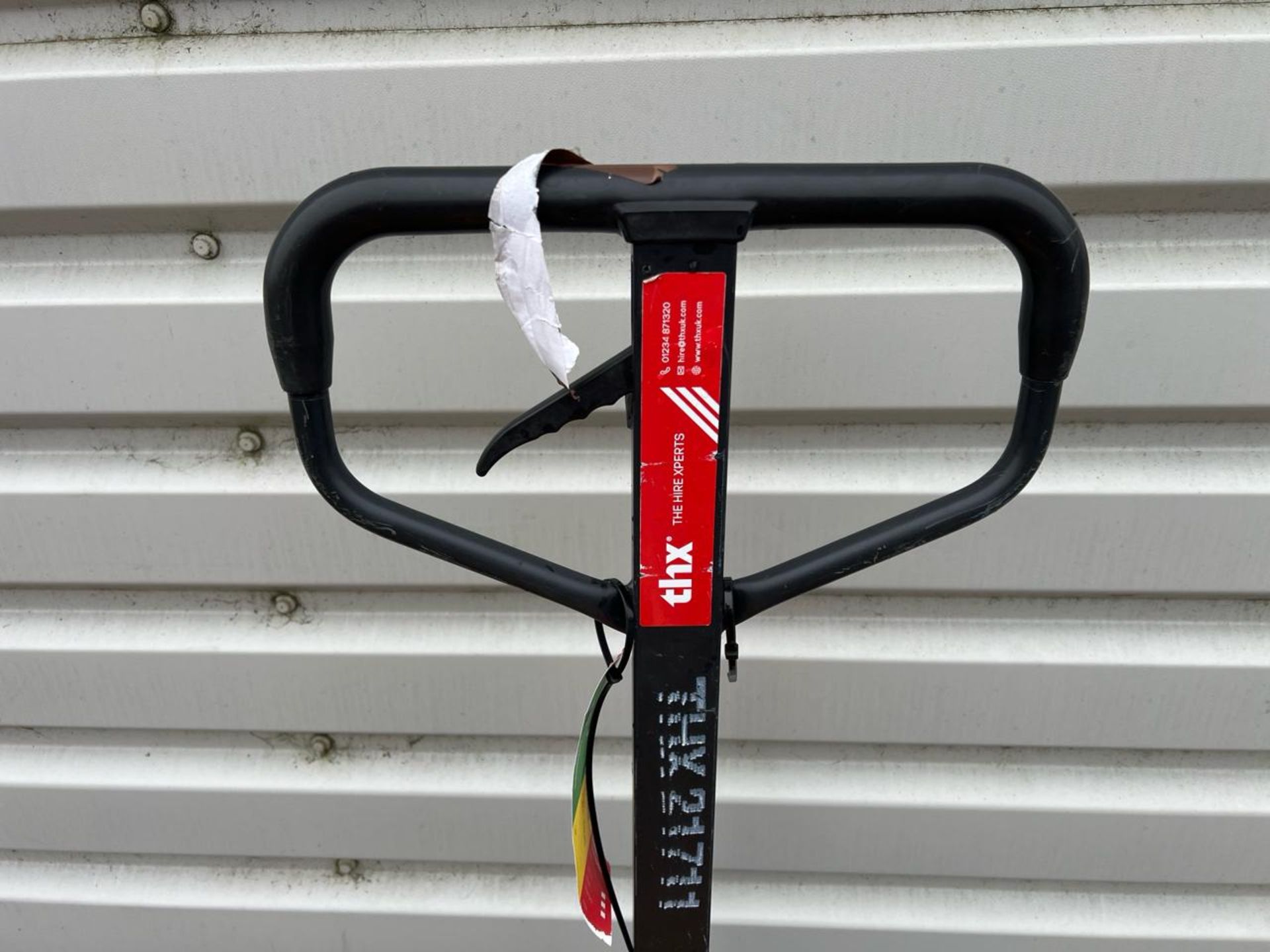 Manual Pallet Truck - 2000Kg - 2M. S/N: J24032934-4/30-THX21711 - No Reserve - Image 7 of 10