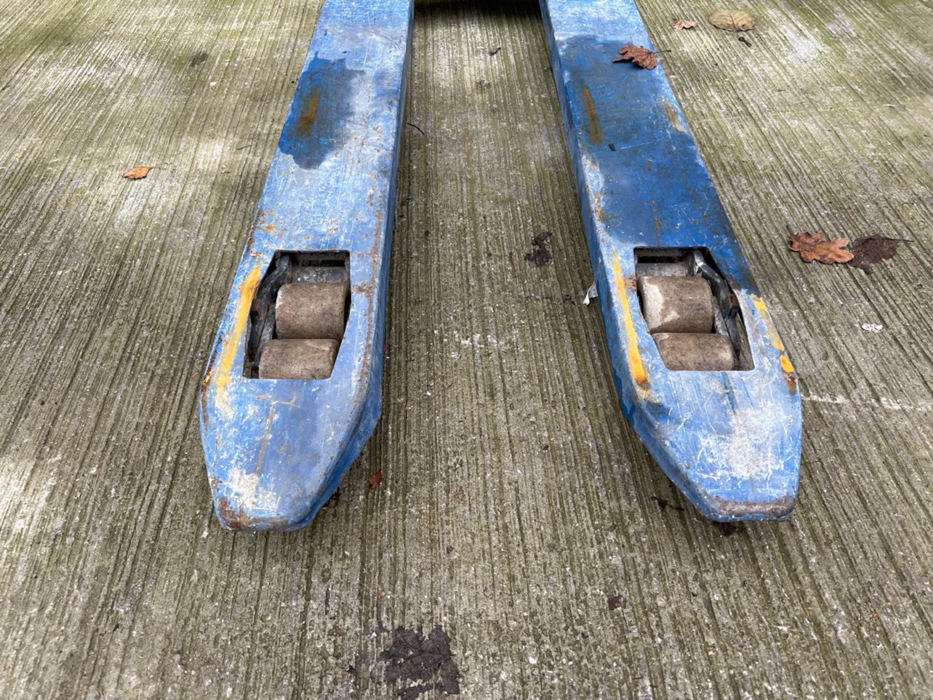 Manual Pallet Truck THX9420 - No reserve - Image 6 of 6