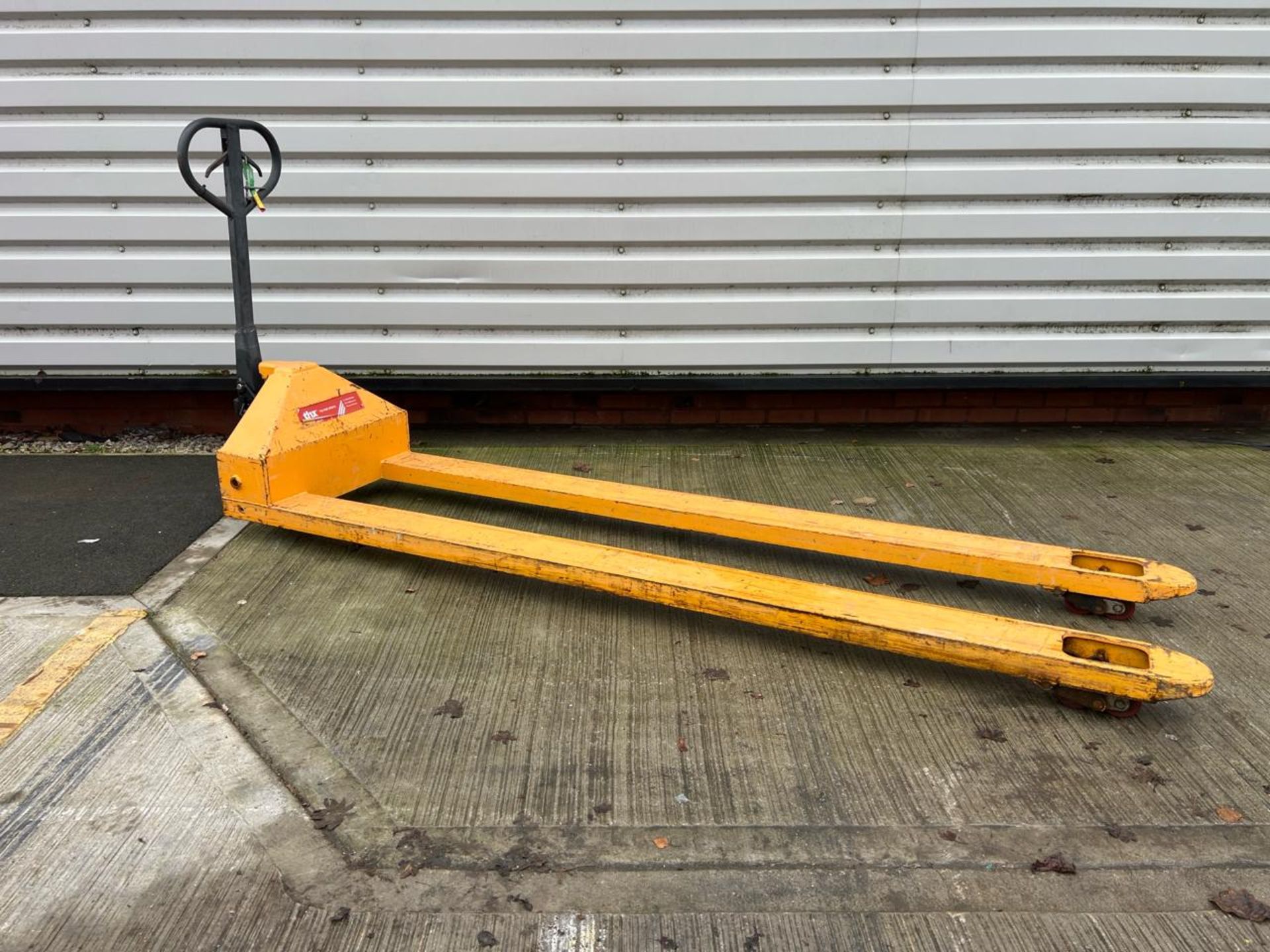 Manual Pallet Trucks - 3500Kg - 2.5M - Braked. S/N: J22052934-1/031-THX14162 - No Reserve