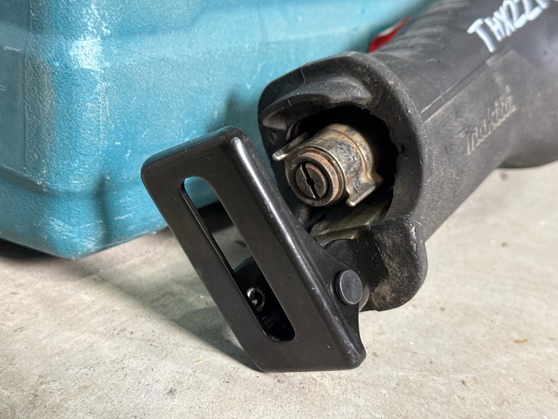 Makita Reciprocating Saw And Battery Charger - THX22742 - No Reserve - Image 6 of 6