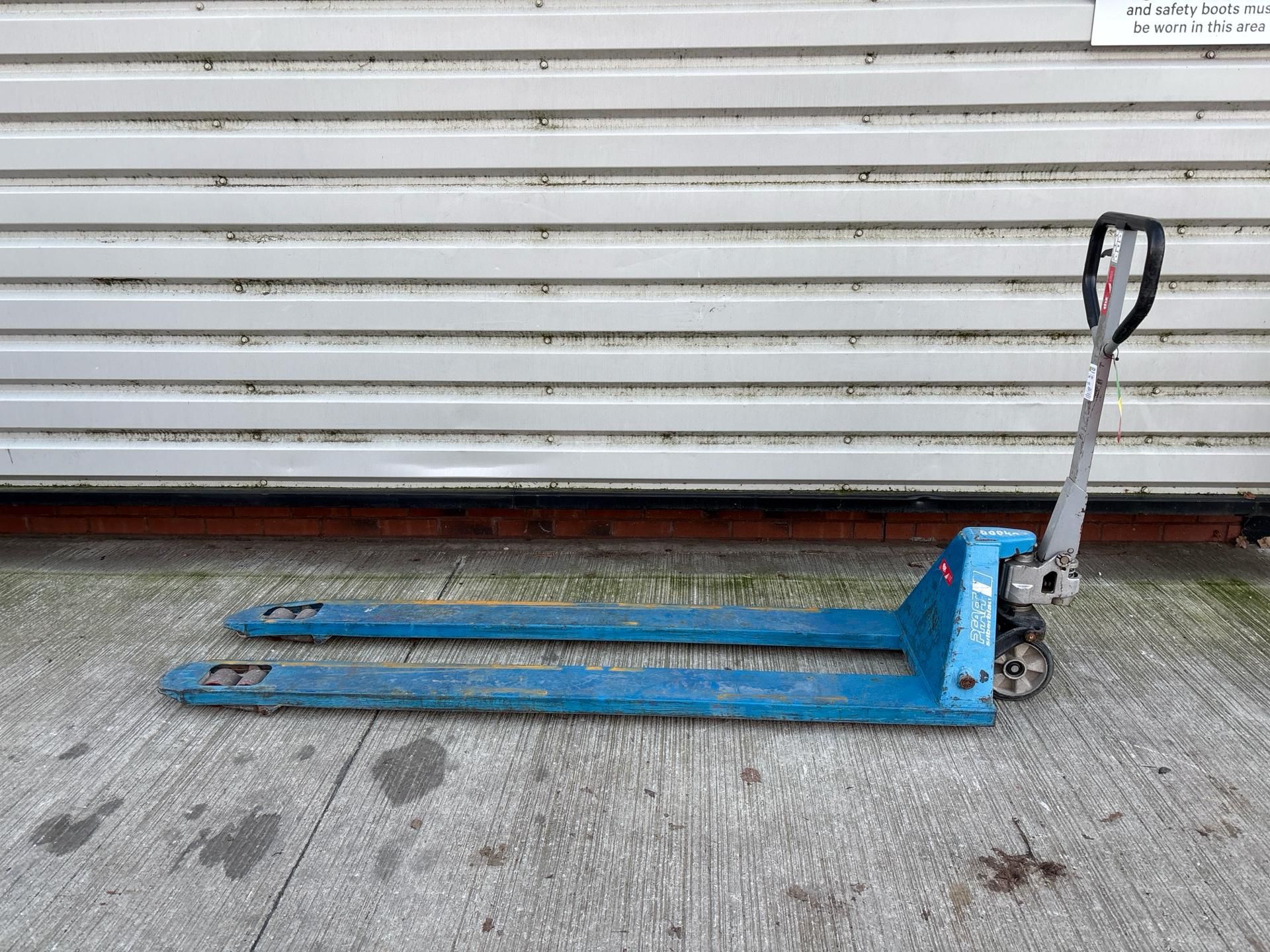 Manual Pallet Truck - 2000Kg - 2M. S/N: 2545601561-THX13219 - No reserve - Image 4 of 6