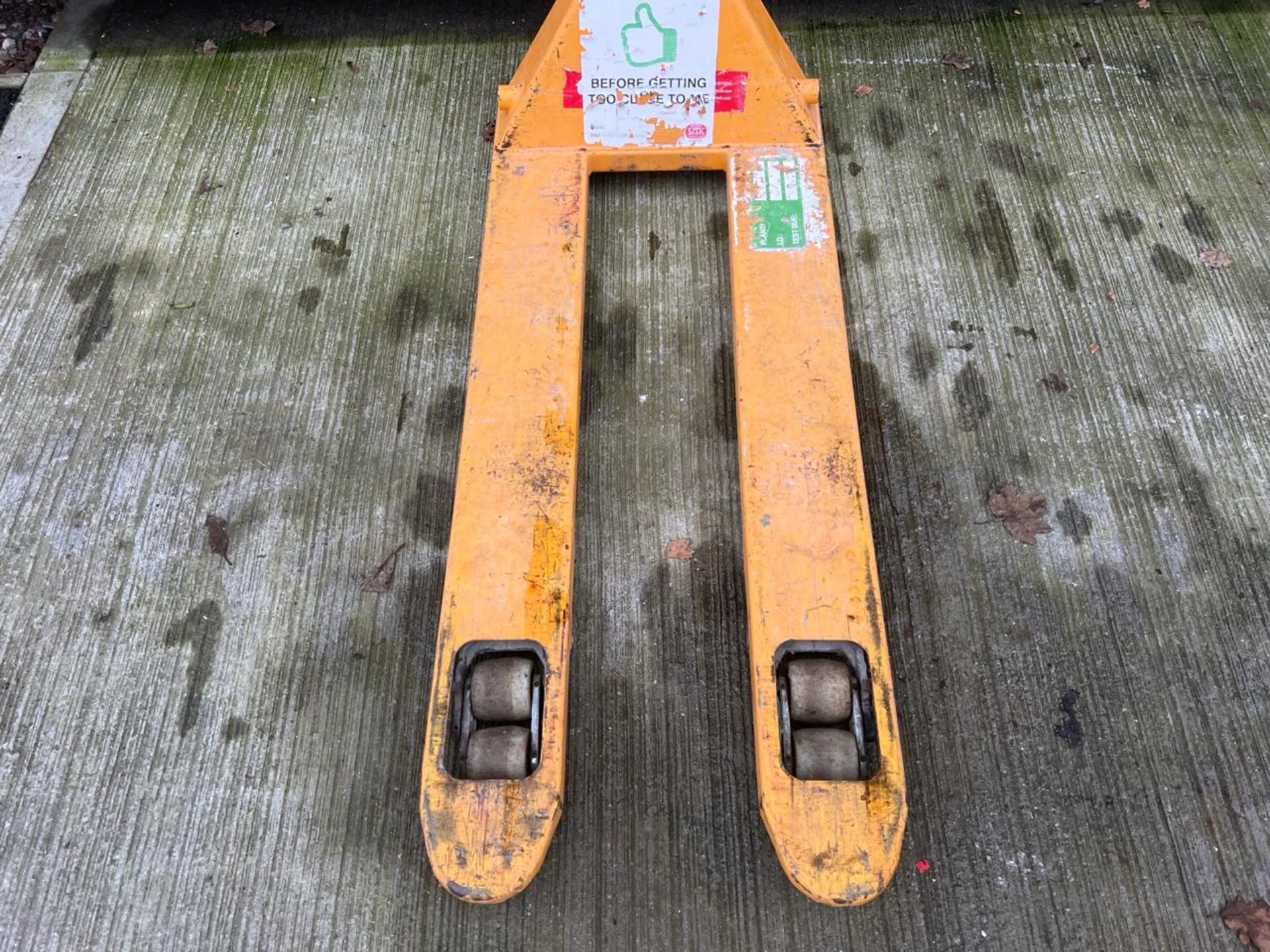 Pallet Truck 540Mm X 1150Mm 2500Kg. S/N: J23082934-1/330-THX17516 - No reserve - Image 7 of 7