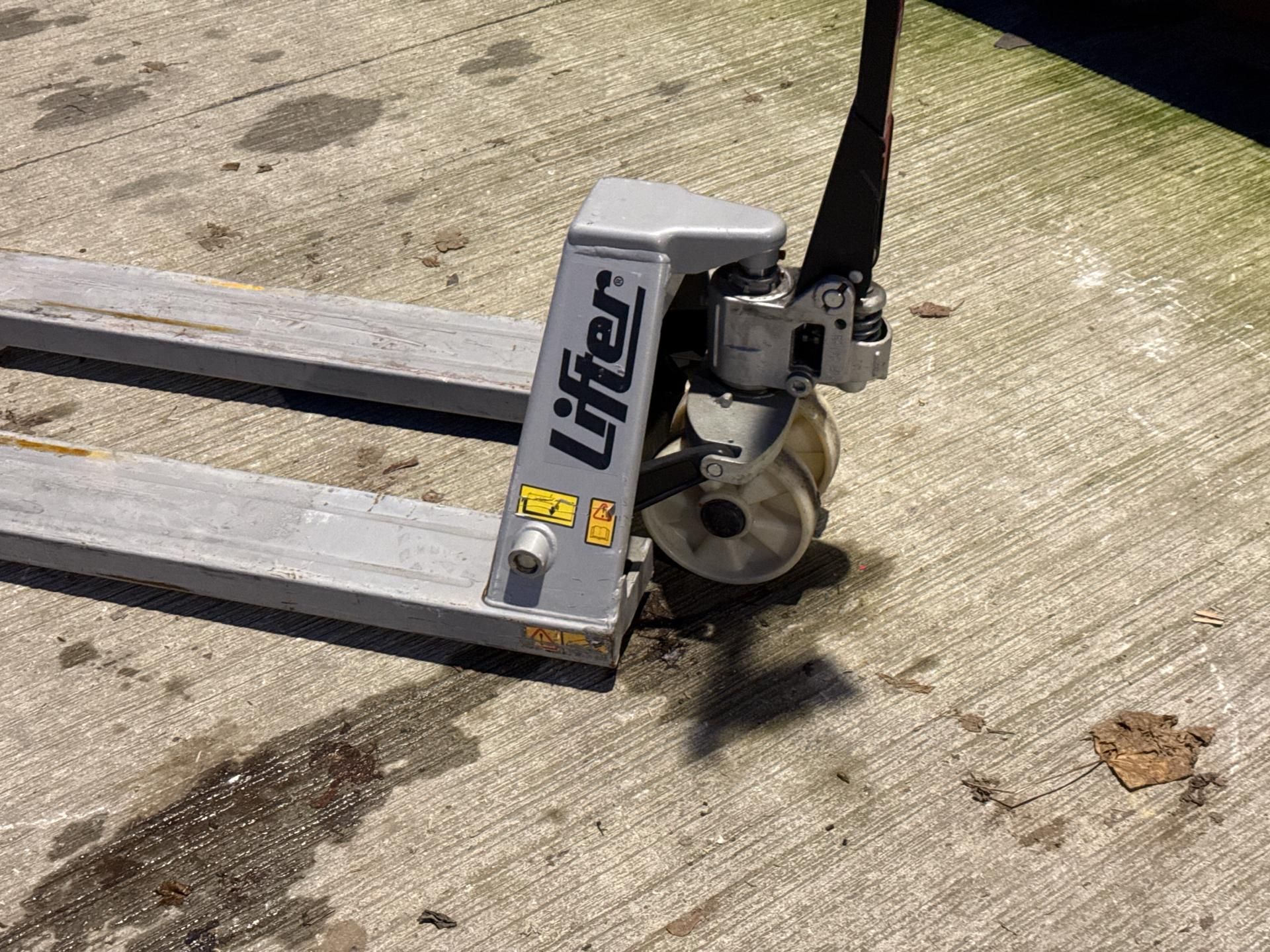 Lifter Grey Pallet Truck - THX23862 - No Reserve - Image 2 of 5