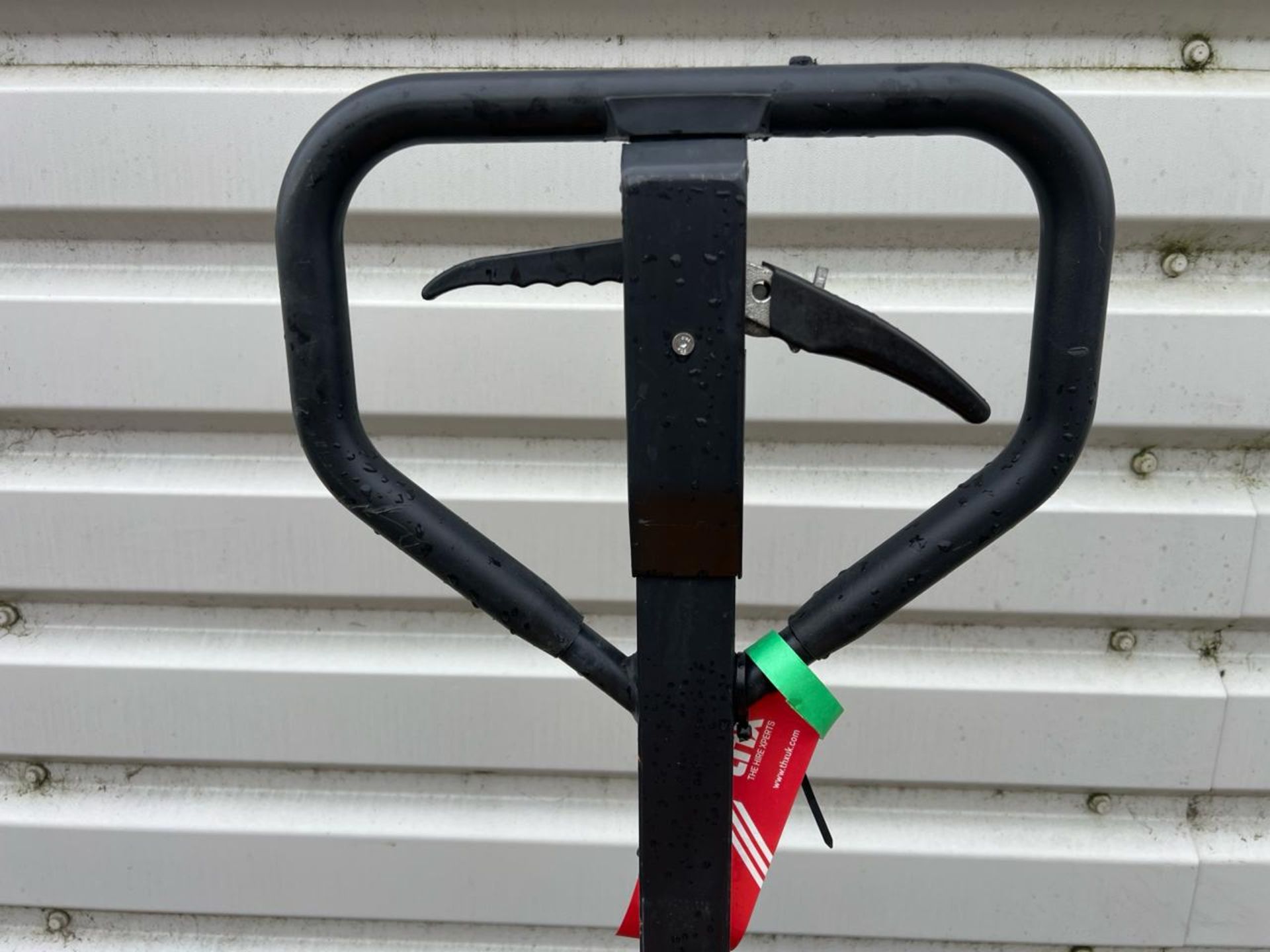 Manual Pallet Truck - 2000Kg - 2M - Braked. S/N: J22102934-1/076-THX15627 - No Reserve - Image 8 of 10