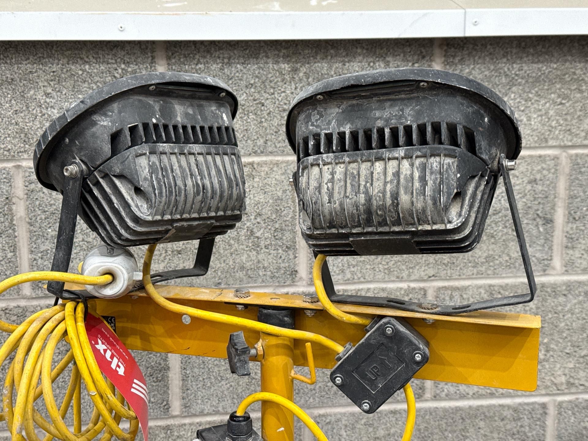 V Twin Head Led With Power Take Off - Thx18971 - No Reserve - Image 6 of 7