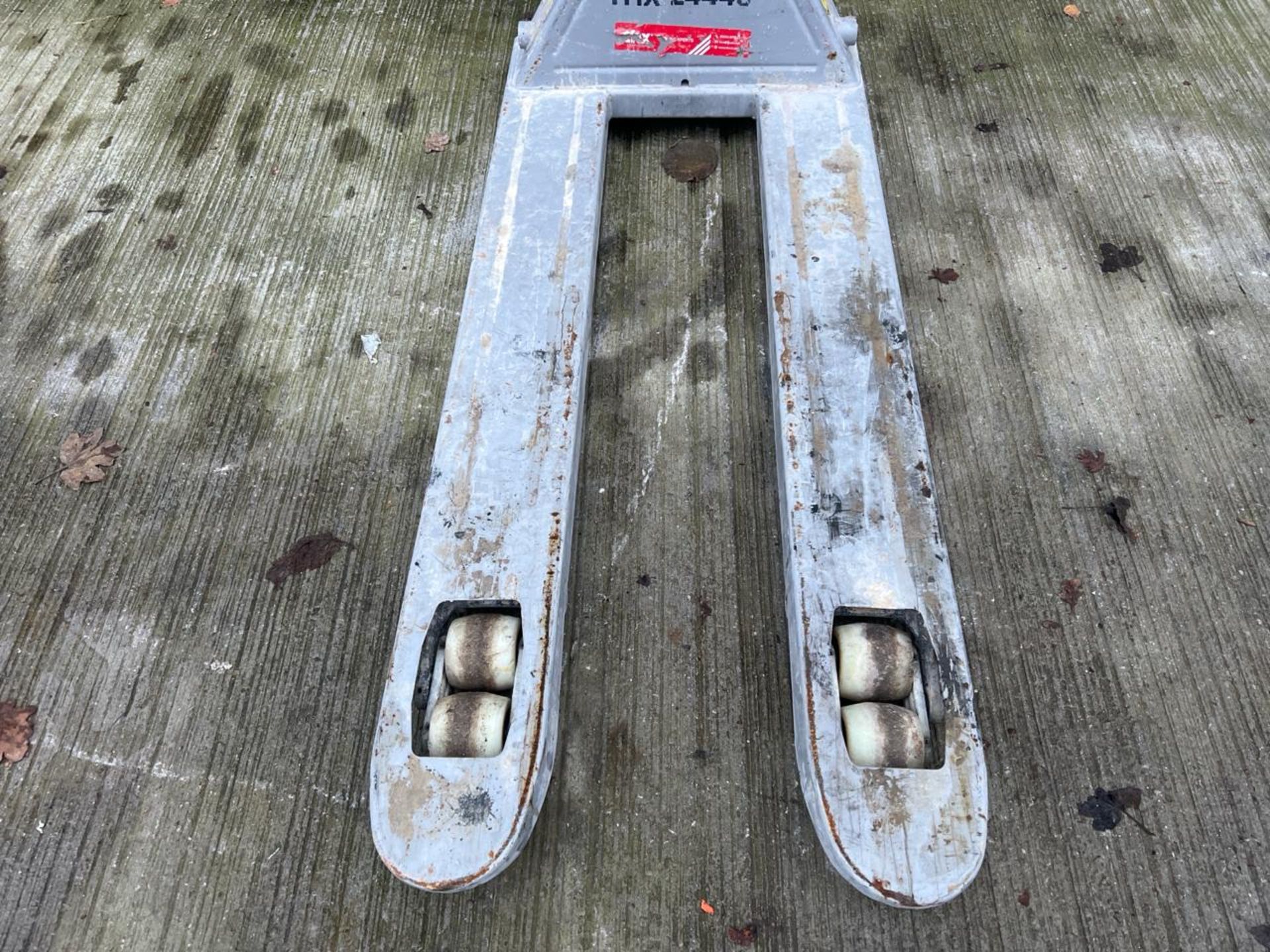 Pallet Truck 540Mm X 1150Mm 2500Kg. S/N: 41476-161-THX24446 - No reserve - Image 7 of 7