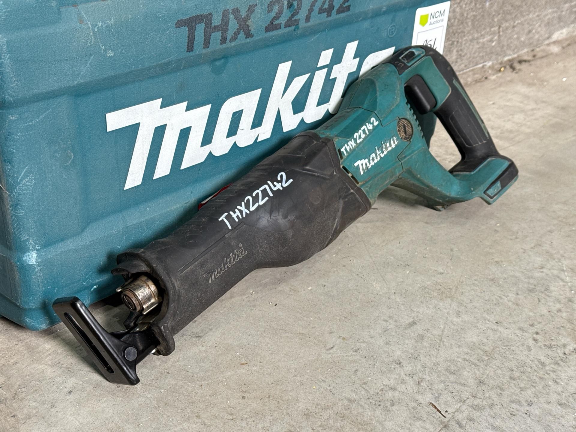 Makita Reciprocating Saw And Battery Charger - THX22742 - No Reserve - Image 5 of 6