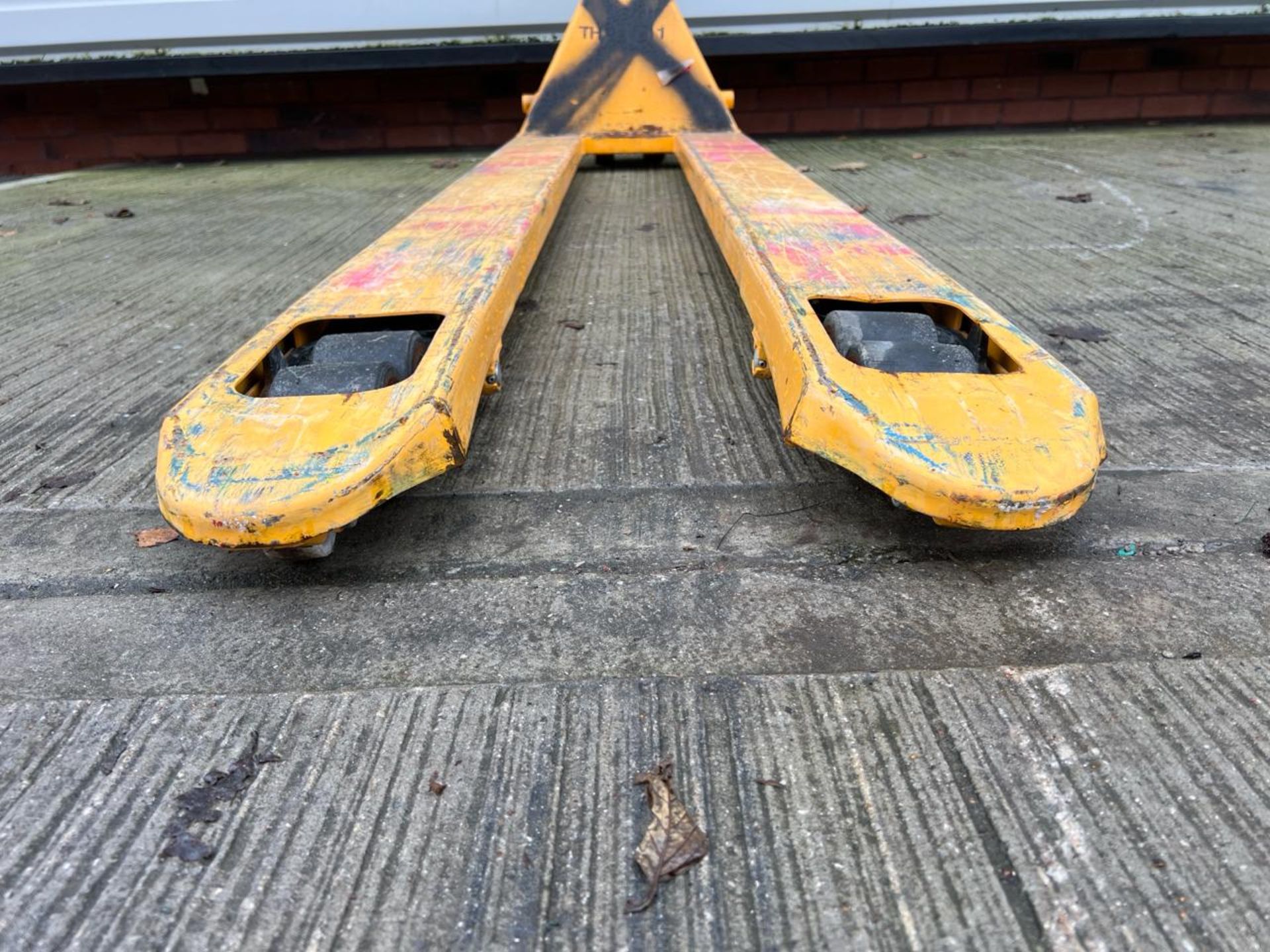 Manual Pallet Truck - 2000Kg - 2M. S/N: J24032934-4/30-THX21711 - No Reserve - Image 9 of 10