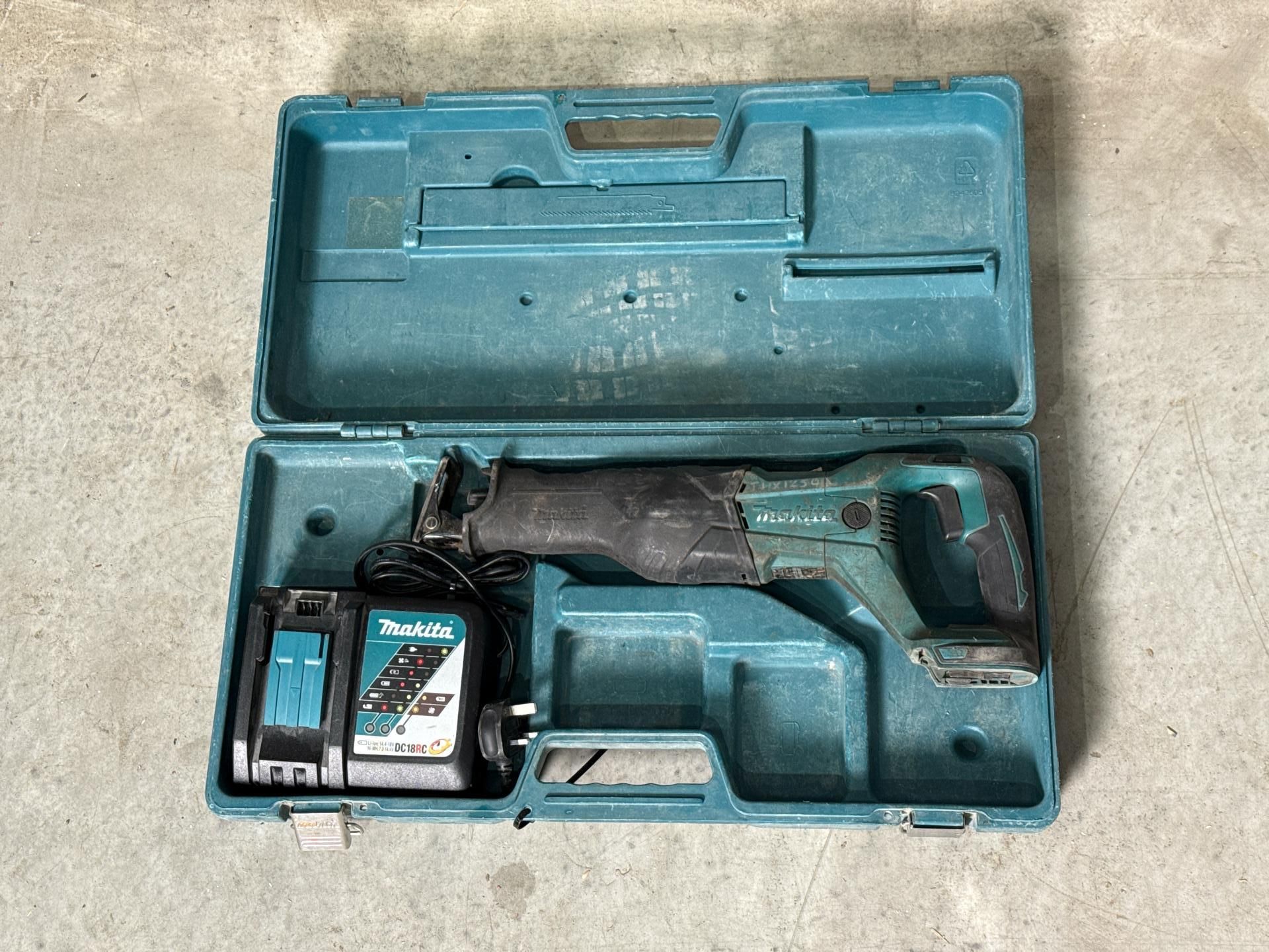 Makita Cordless Reciprocating Saw And Battery Charger - THX12540 - No Reserve - Image 6 of 6