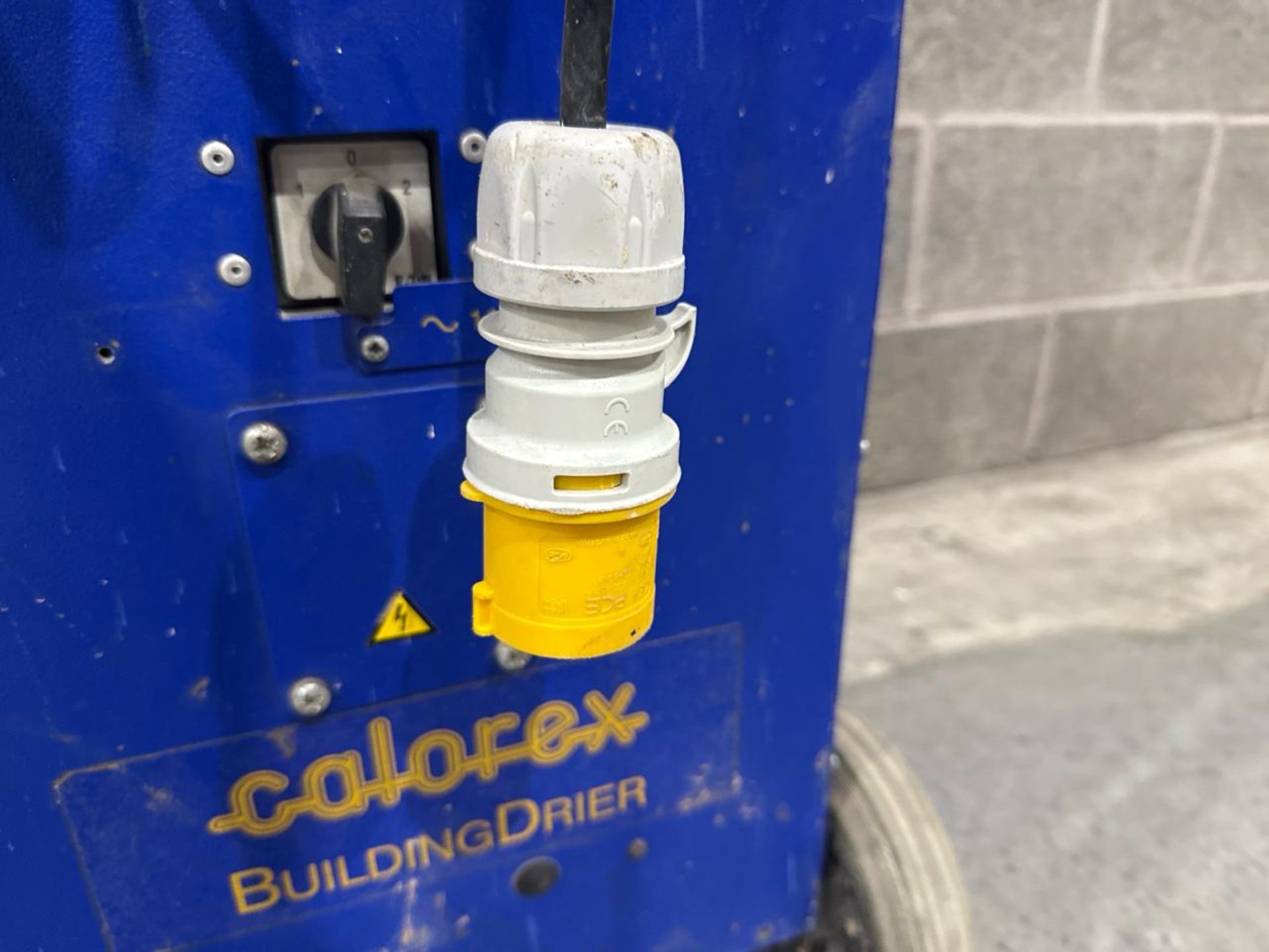 Dual Voltage Dehumidifier - (Add Voltage Here)-THX6404 - No Reserve - Image 3 of 7