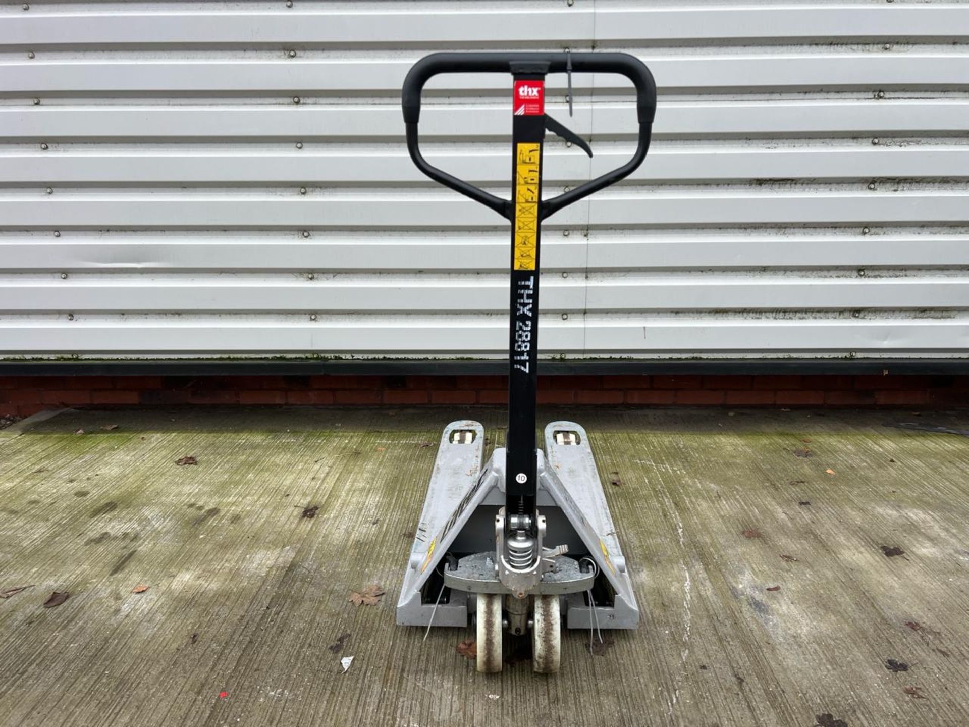 Manual Pallet Truck THX28817 - No reserve - Image 3 of 6