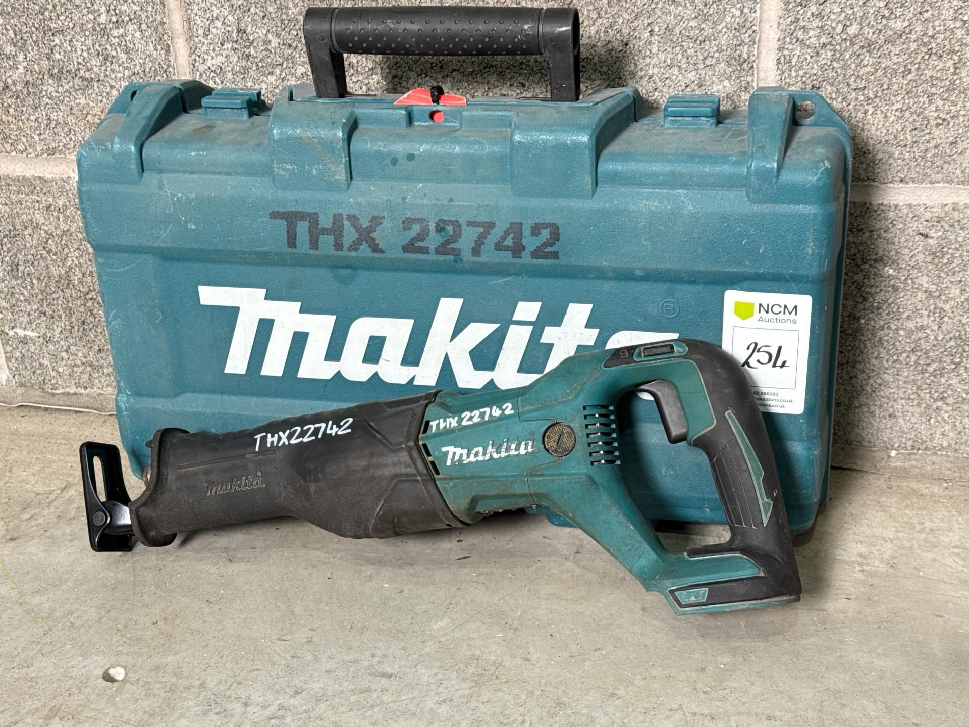 Makita Reciprocating Saw And Battery Charger - THX22742 - No Reserve - Image 4 of 6
