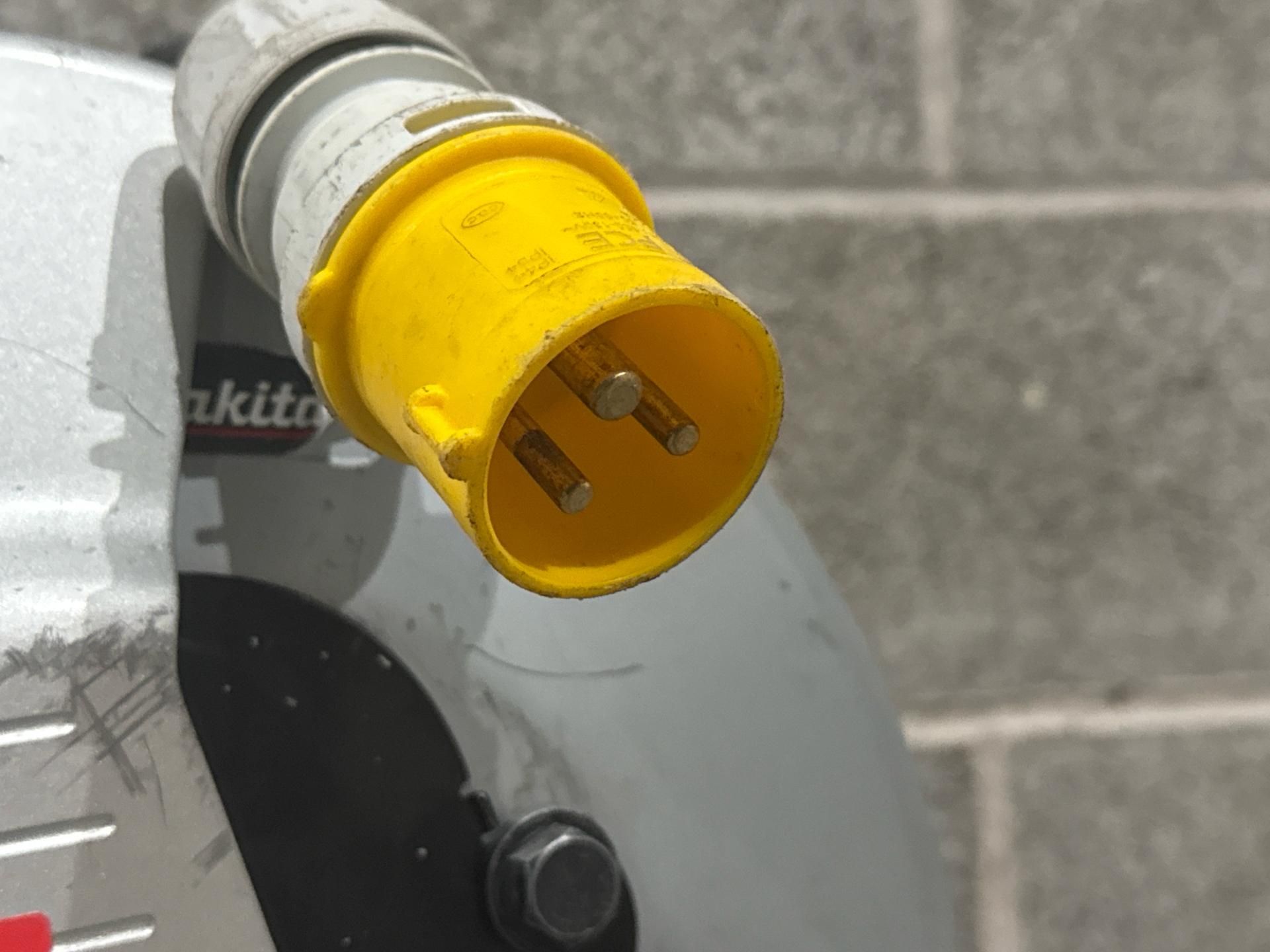 Makita Metal Chop Saw - Thx18700 - No Reserve - Image 2 of 6