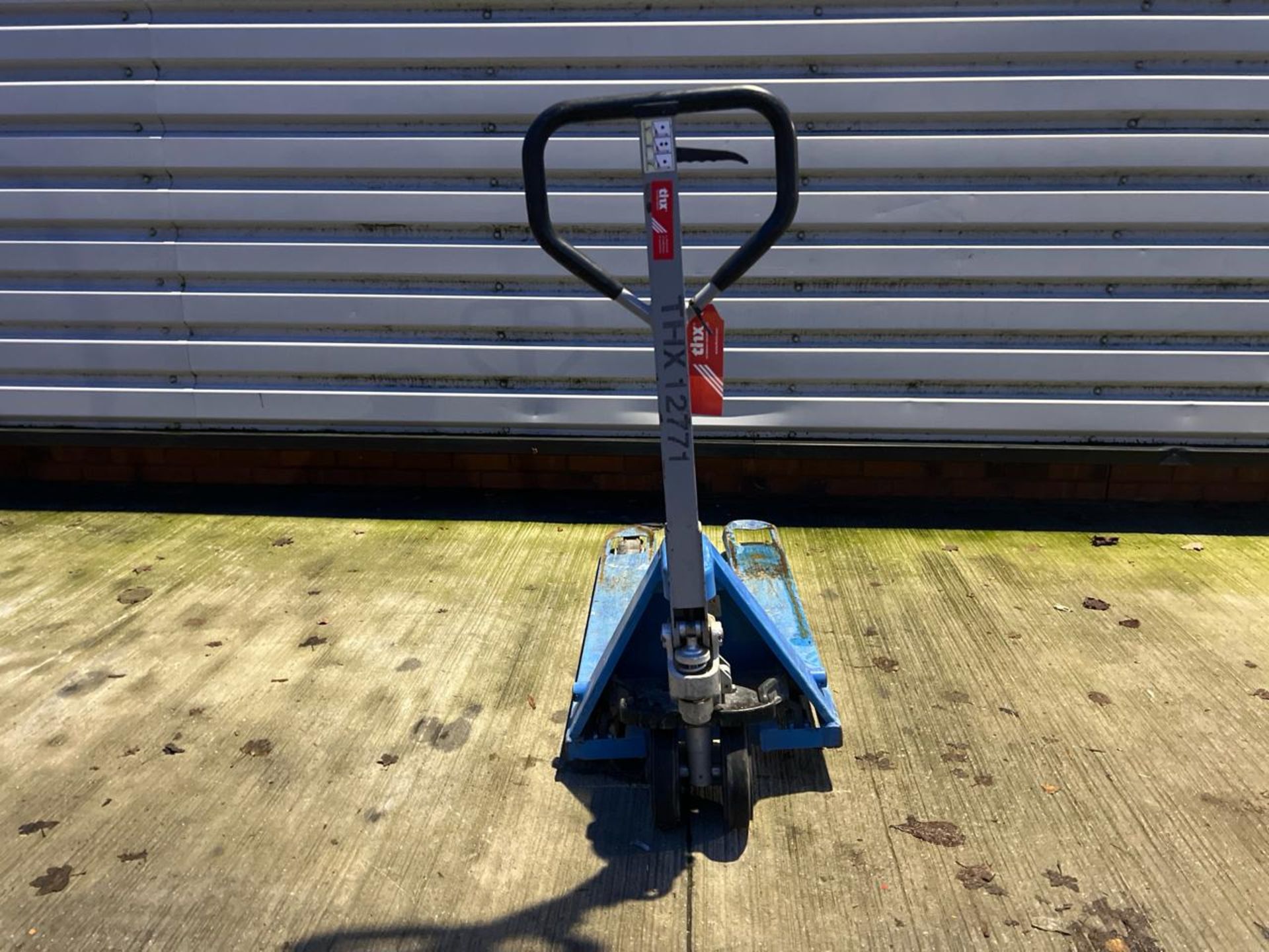 Manual Pallet Truck THX12771 - No reserve - Image 3 of 6