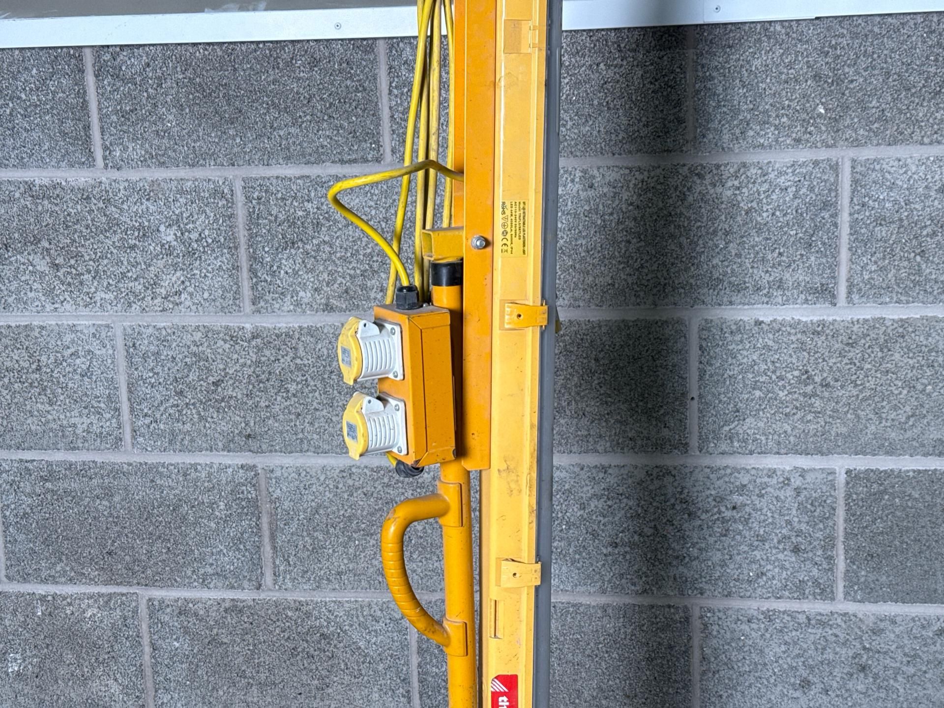 5FT LED Retractable Leg Plasterers Light - THX18106 - No reserve - Image 4 of 6