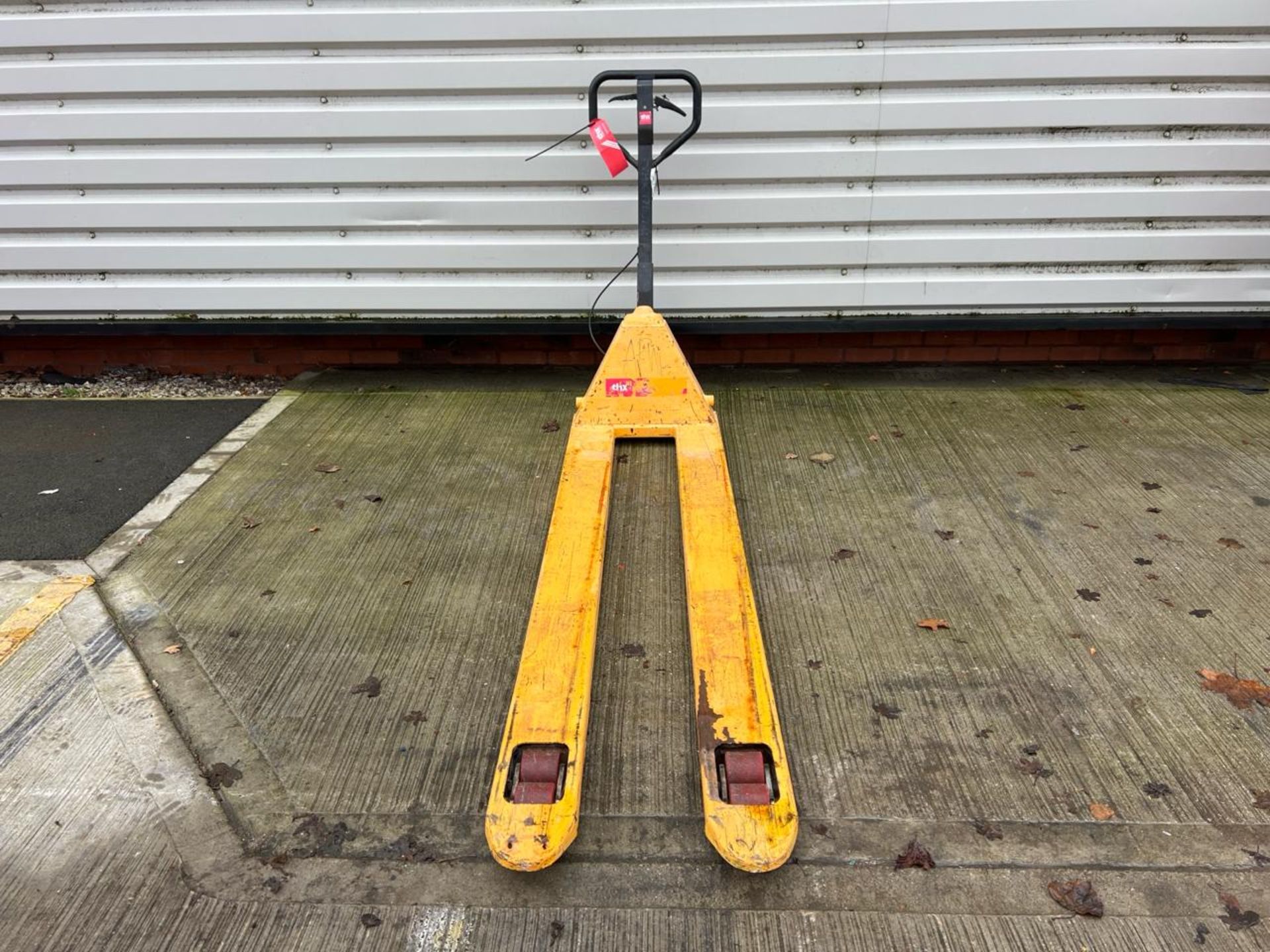 Manual Pallet Truck - 2000Kg - 2M - Braked. S/N: J23082934-1/026-THX17567 - No Reserve - Image 8 of 10