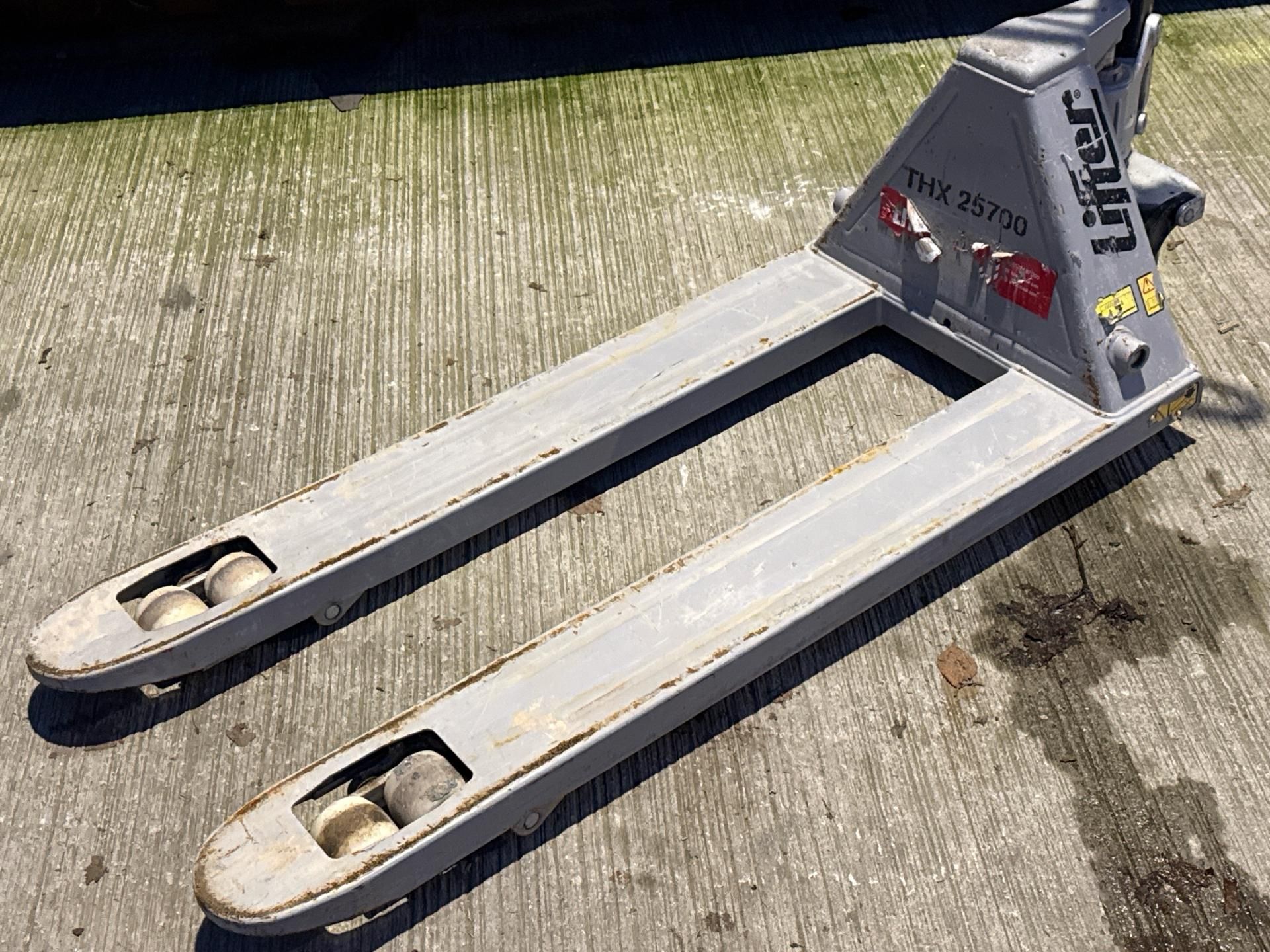 Lifter Grey Pallet Truck - THX25700 - No Reserve - Image 4 of 6