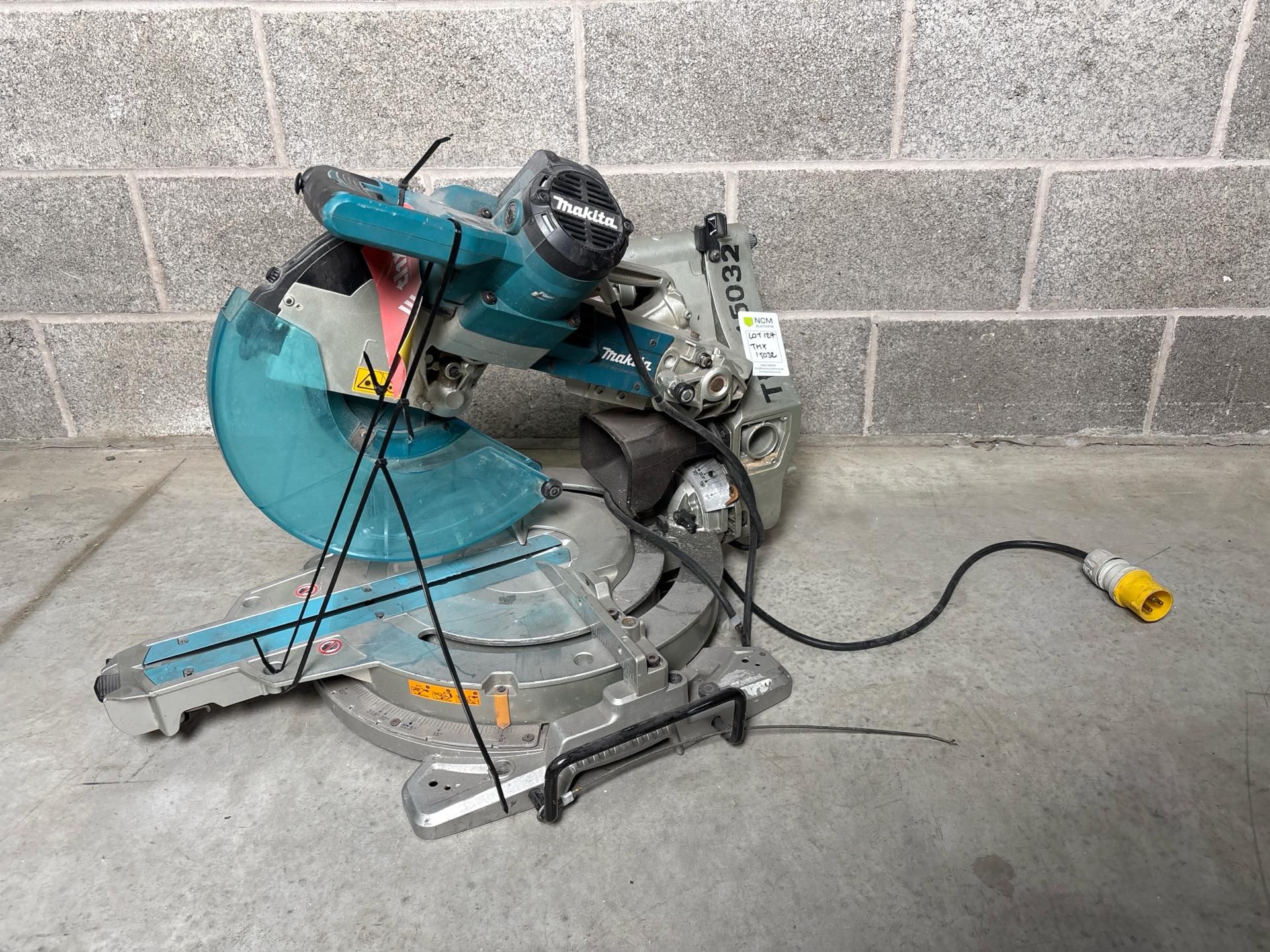 Makita Telescopic Compound Mitre Saw 305Mm 12" -THX15032 - No Reserve - Image 8 of 9