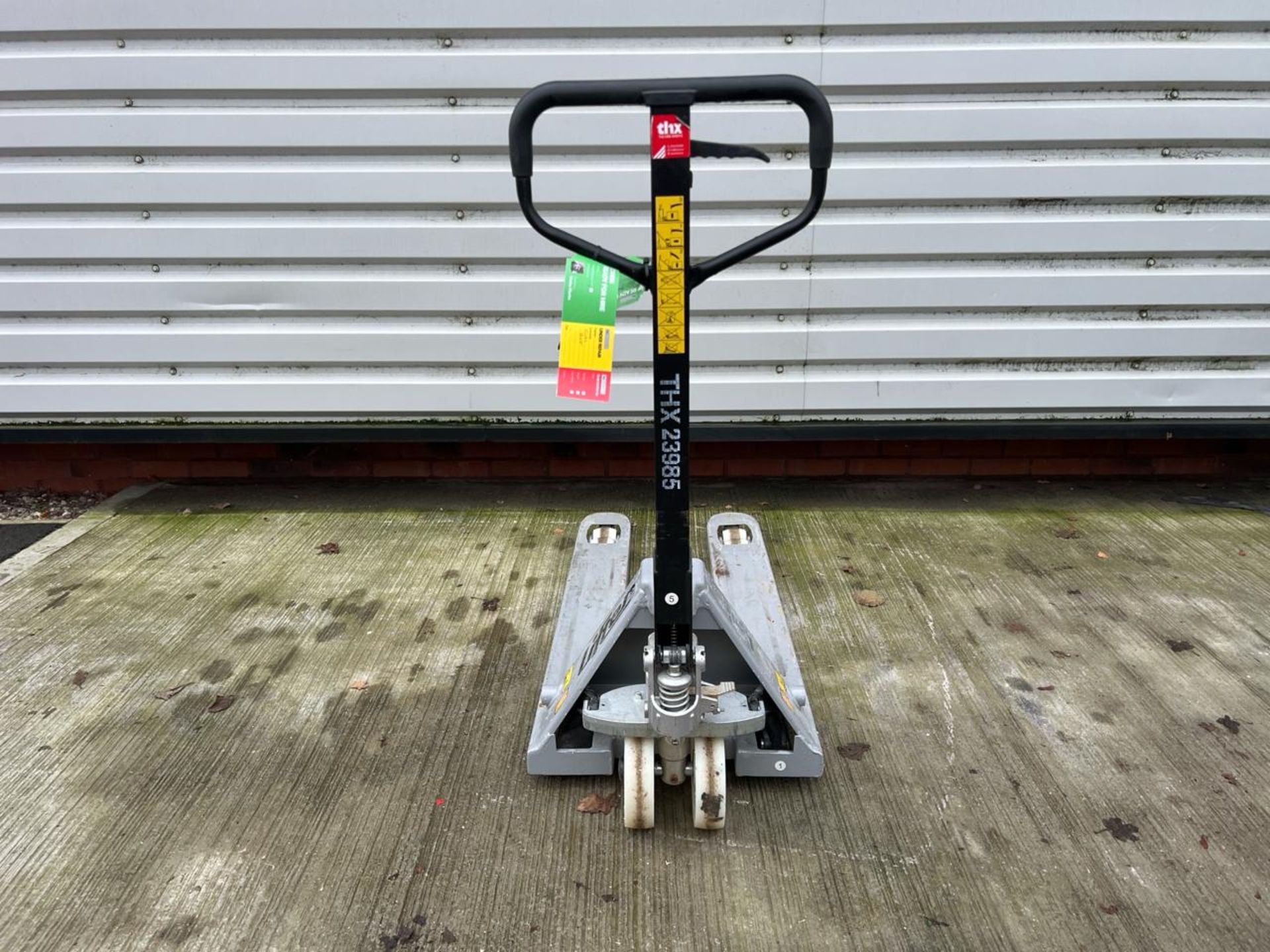 Pallet Truck 540Mm X 1150Mm 2500Kg. S/N: 42610-199-THX23985 - No reserve - Image 4 of 7